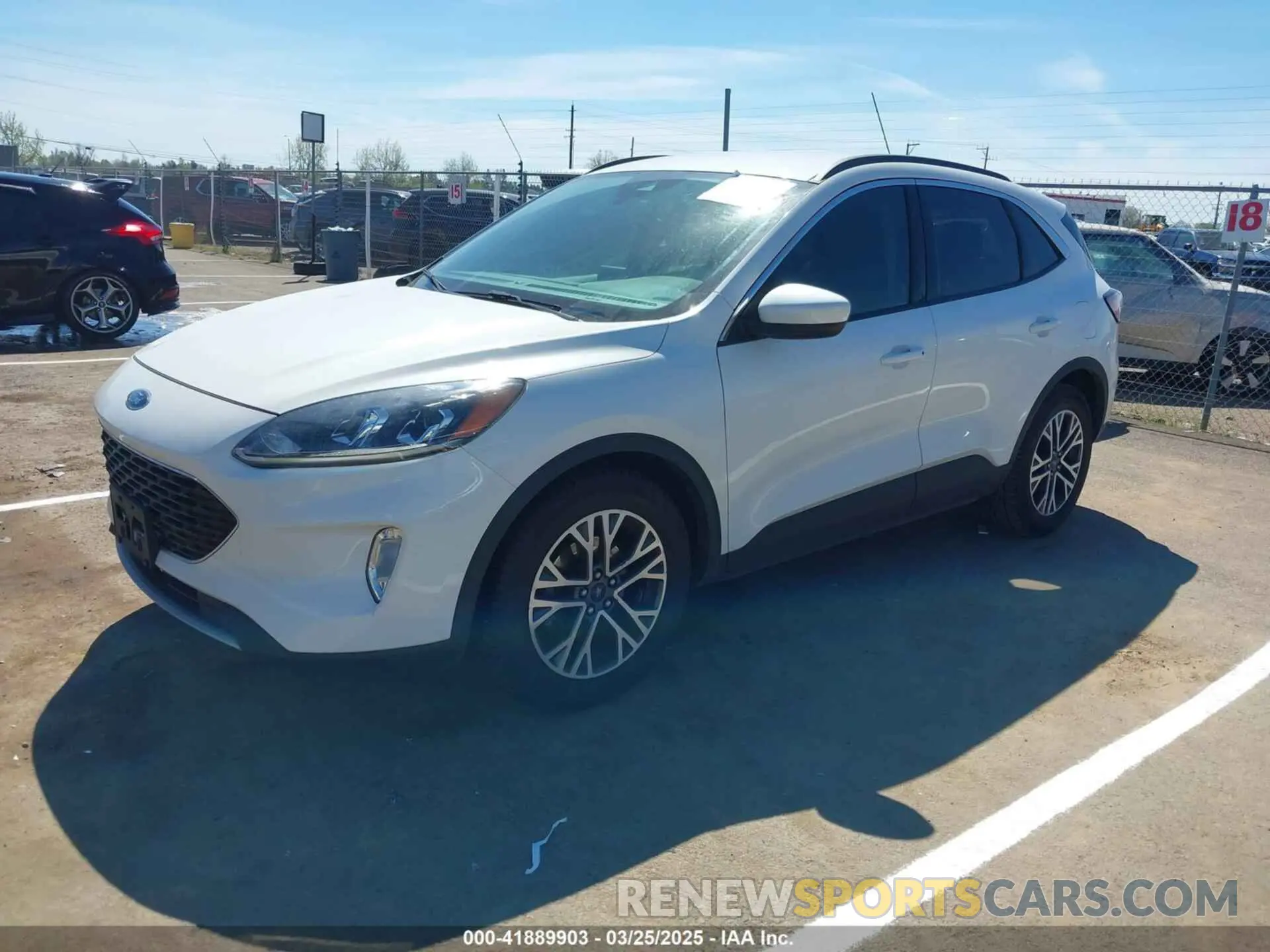 2 fotografías del automóvil dañado 1FMCU0H61LUA40865 FORD ESCAPE 2020