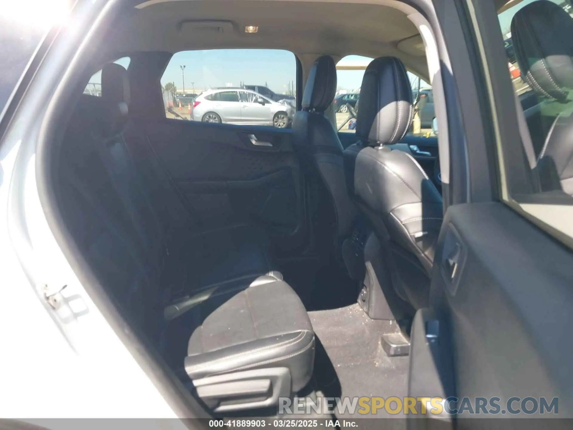 8 fotografías del automóvil dañado 1FMCU0H61LUA40865 FORD ESCAPE 2020