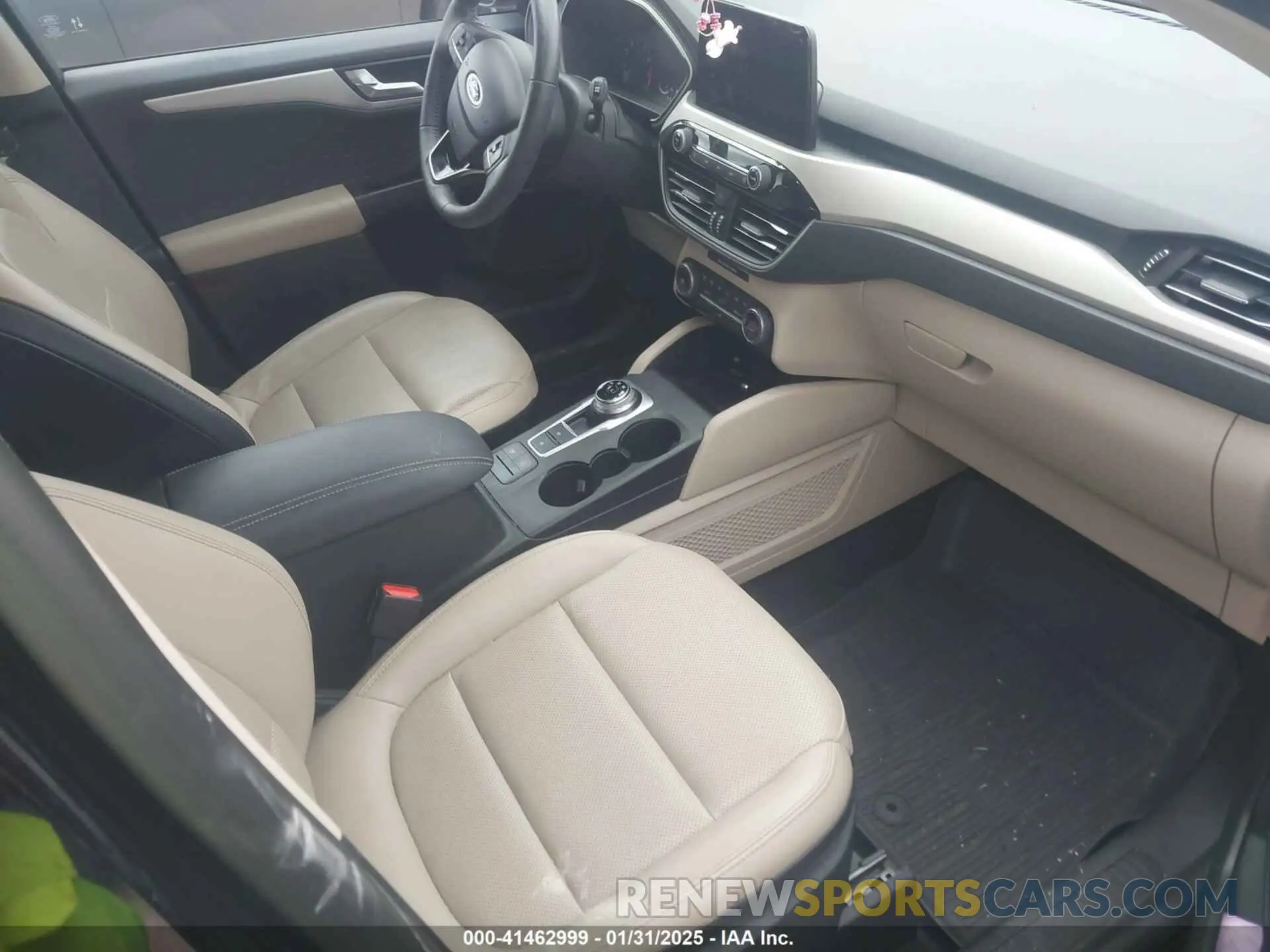 5 fotografías del automóvil dañado 1FMCU0H62LUA67220 FORD ESCAPE 2020
