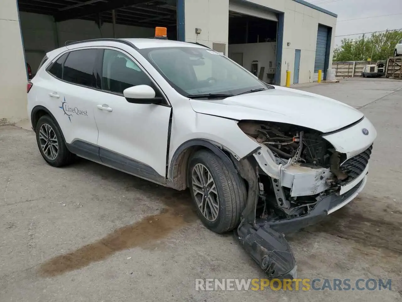 4 fotografías del automóvil dañado 1FMCU0H62LUB18280 FORD ESCAPE 2020