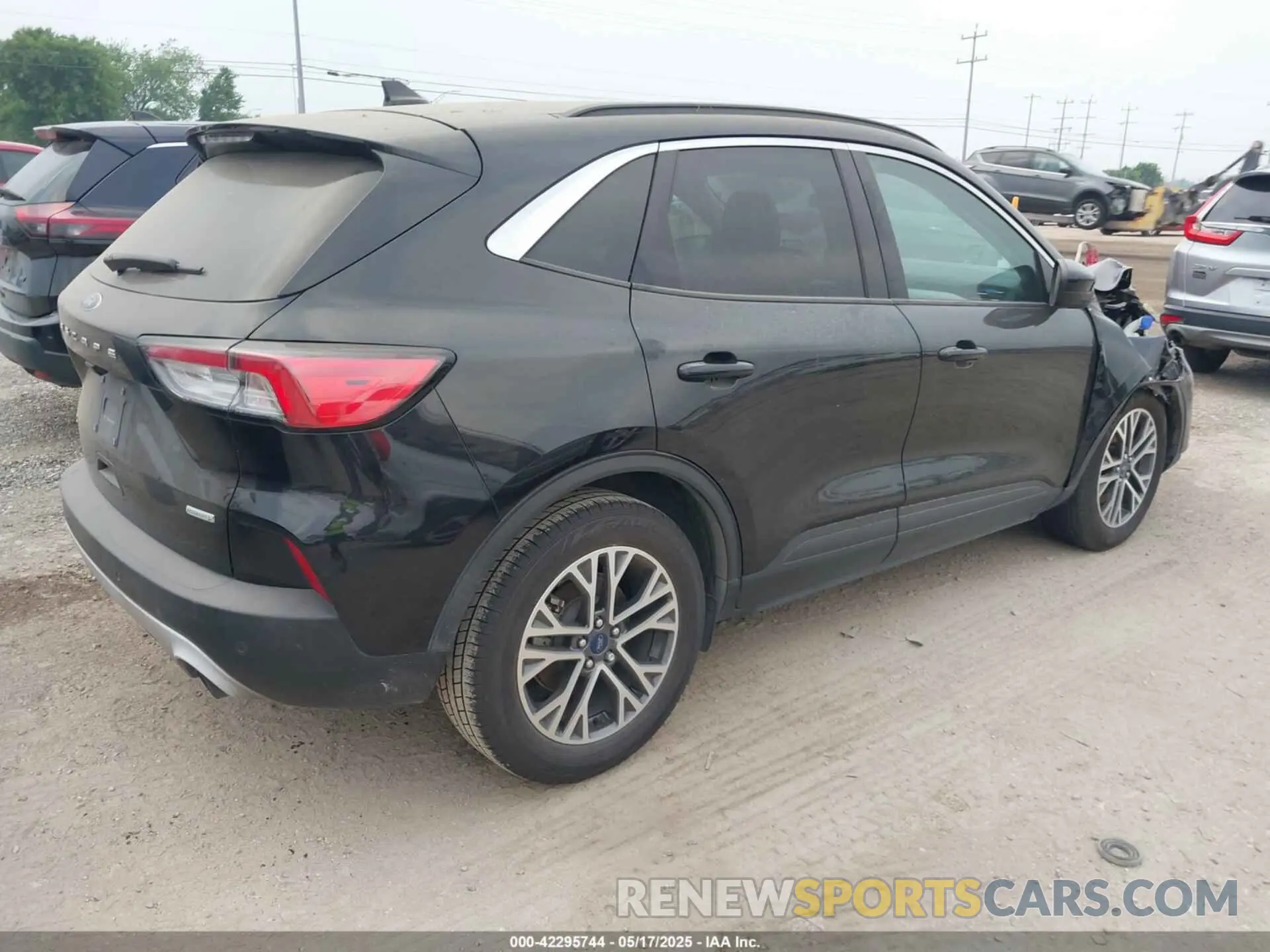 4 fotografías del automóvil dañado 1FMCU0H63LUA31648 FORD ESCAPE 2020