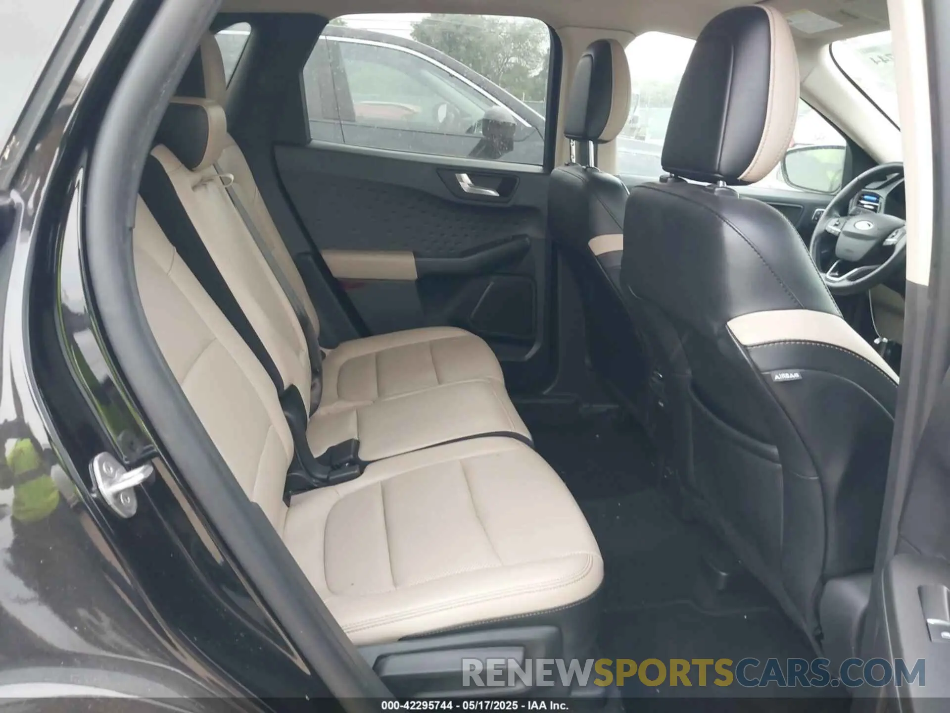 8 fotografías del automóvil dañado 1FMCU0H63LUA31648 FORD ESCAPE 2020