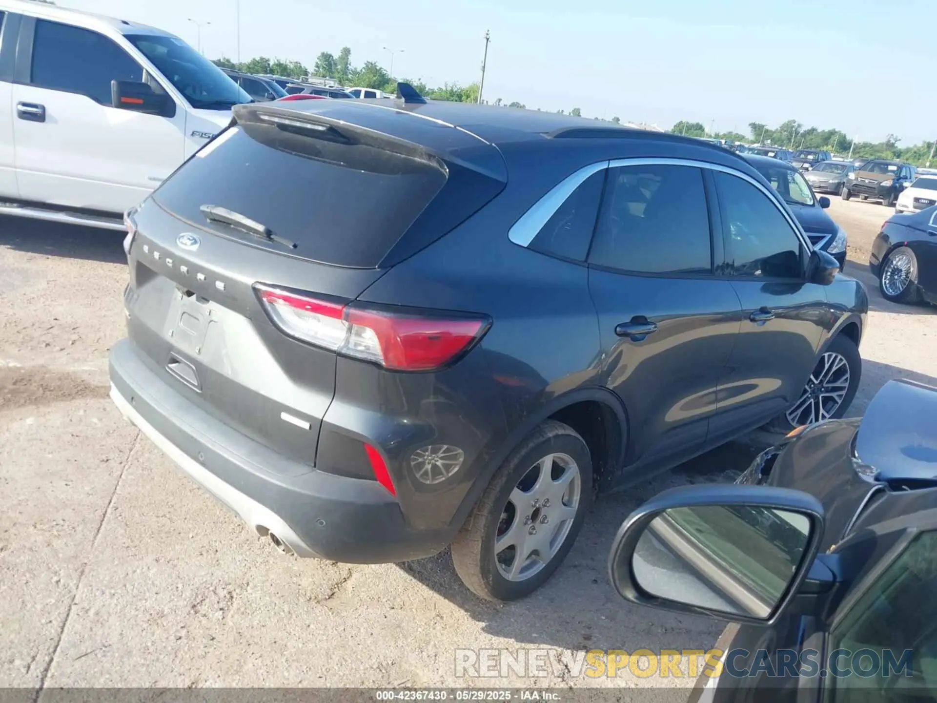 4 fotografías del automóvil dañado 1FMCU0H63LUA75262 FORD ESCAPE 2020