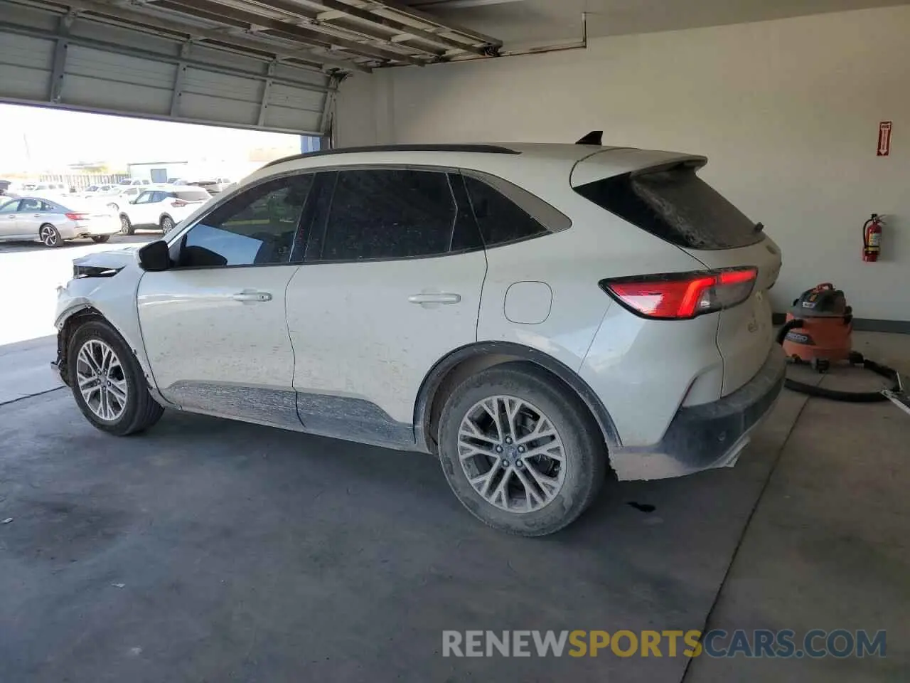2 fotografías del automóvil dañado 1FMCU0H63LUA77674 FORD ESCAPE 2020
