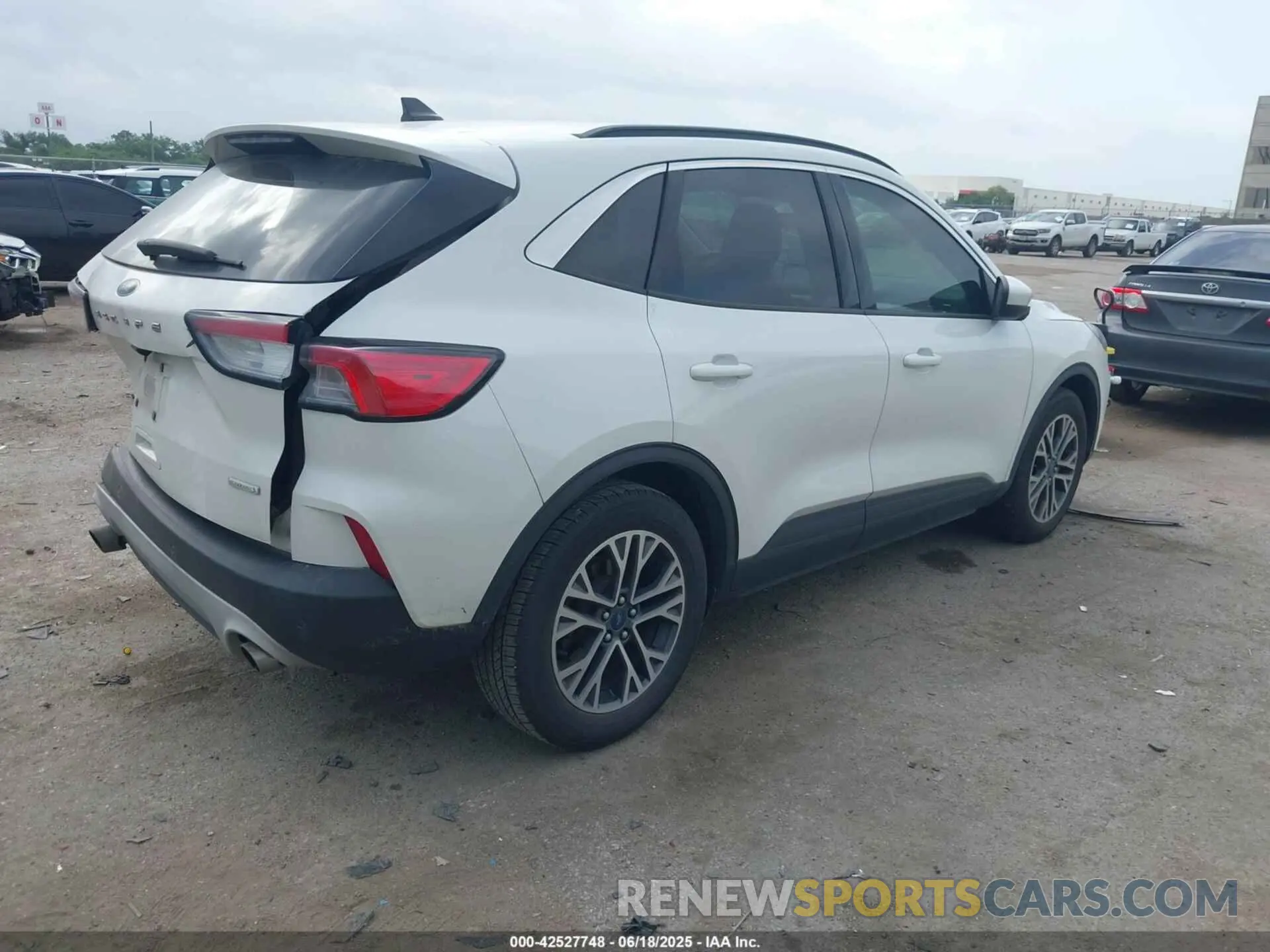 4 fotografías del automóvil dañado 1FMCU0H64LUB23965 FORD ESCAPE 2020