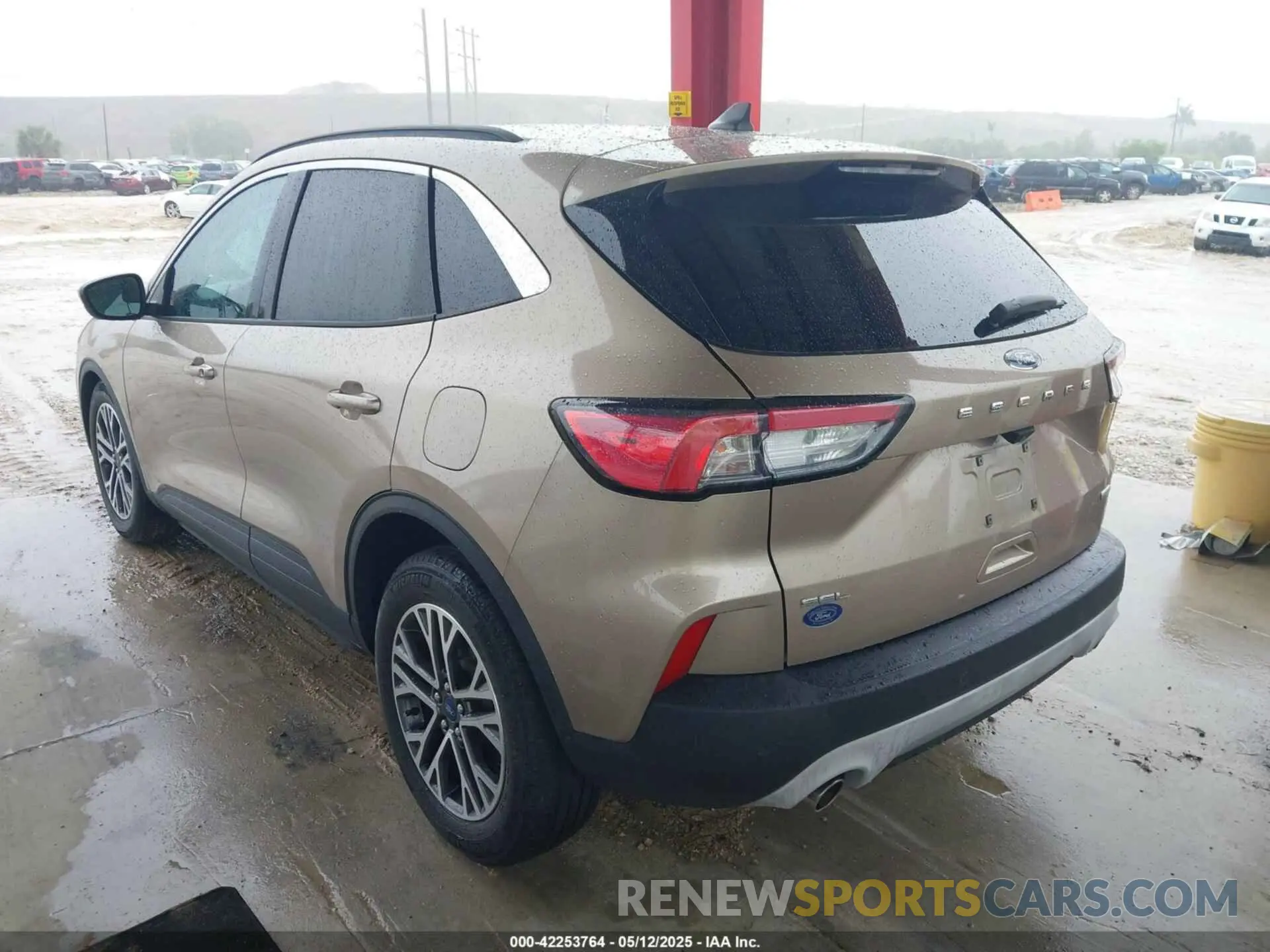 3 fotografías del automóvil dañado 1FMCU0H64LUB89853 FORD ESCAPE 2020
