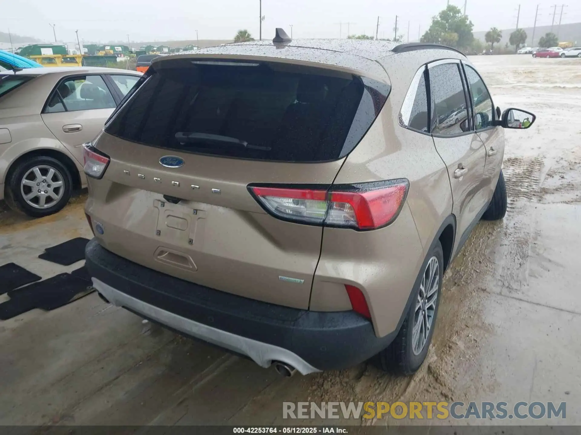 4 fotografías del automóvil dañado 1FMCU0H64LUB89853 FORD ESCAPE 2020