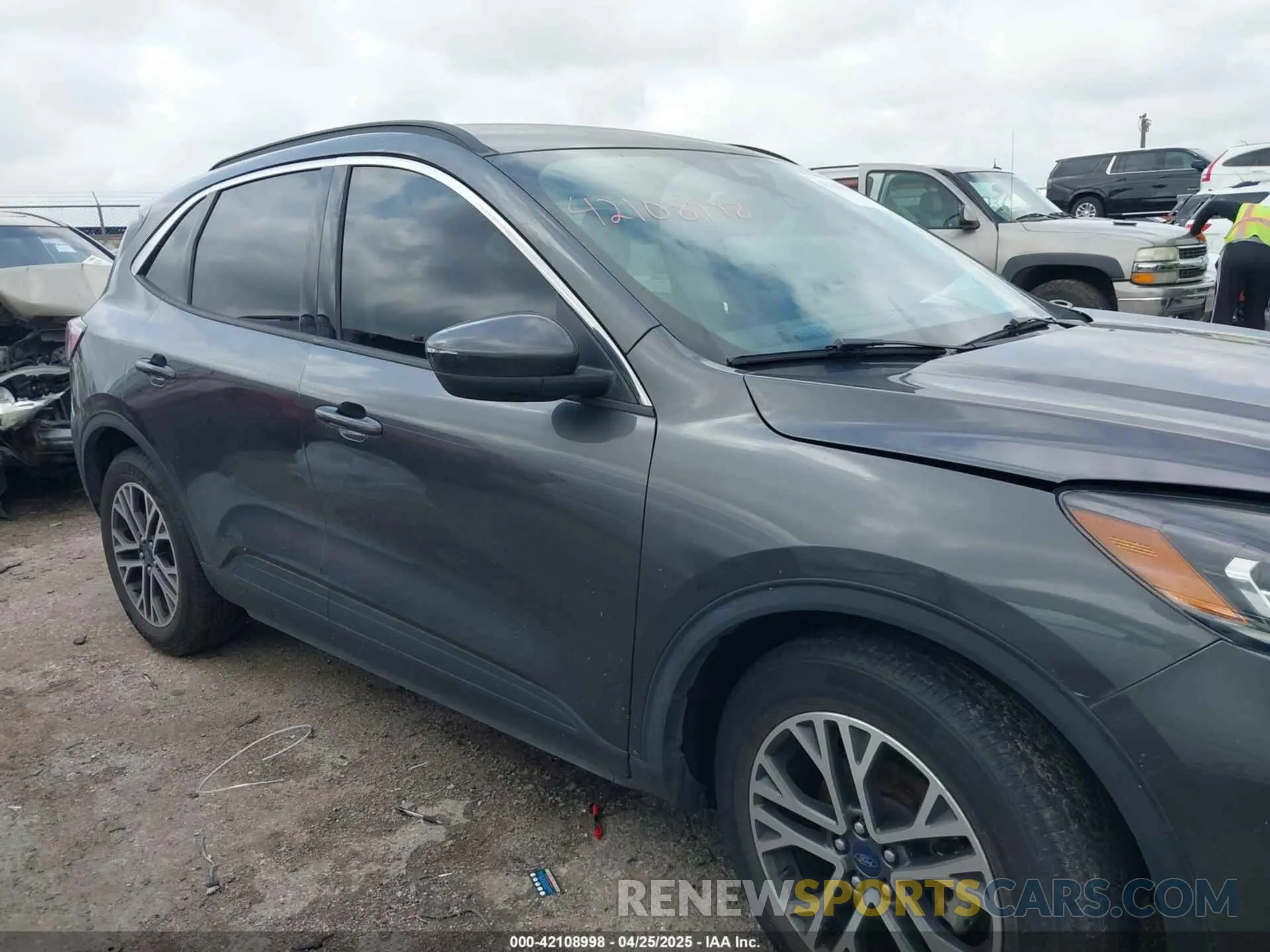 13 fotografías del automóvil dañado 1FMCU0H65LUB65772 FORD ESCAPE 2020