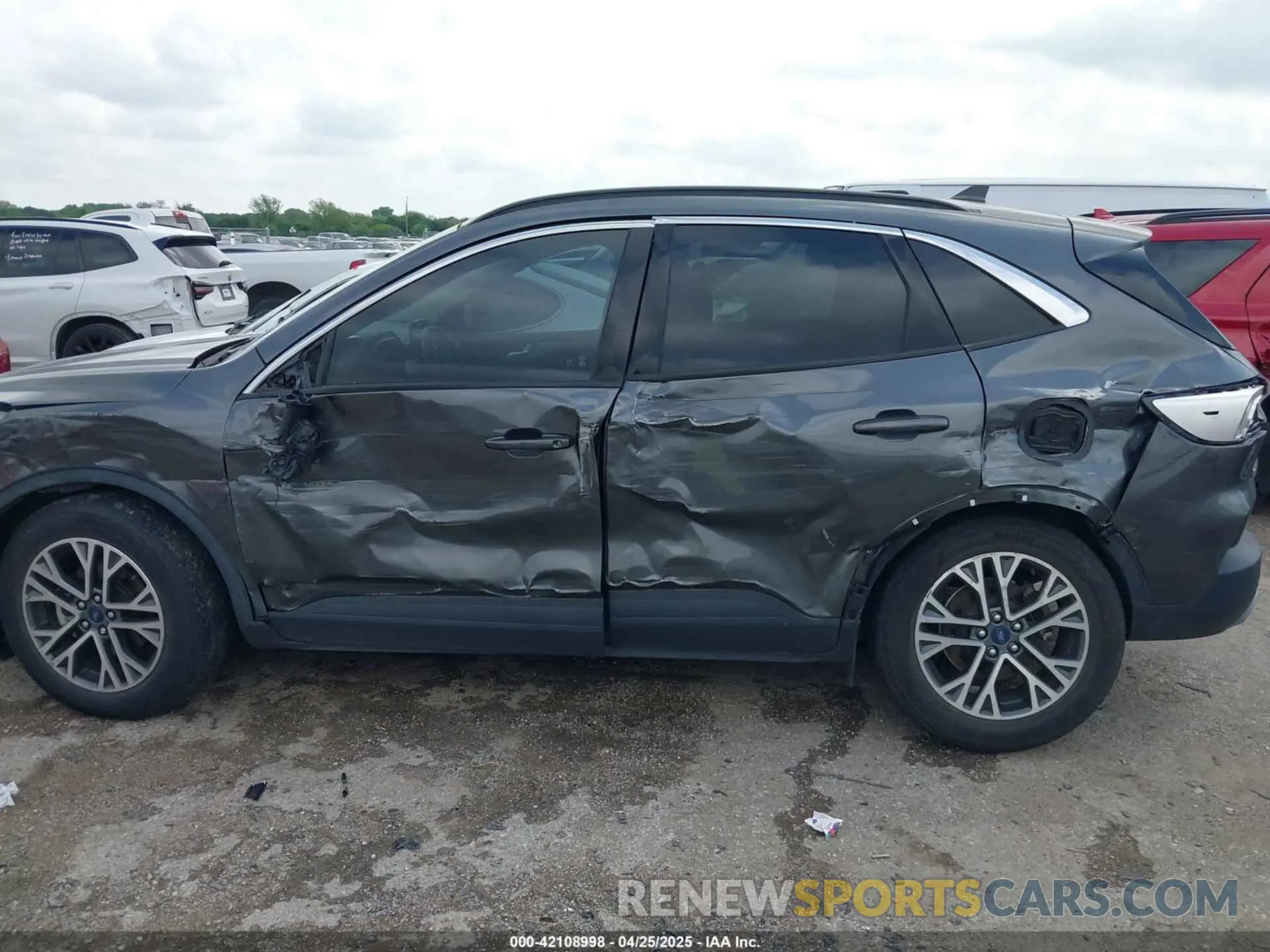 14 fotografías del automóvil dañado 1FMCU0H65LUB65772 FORD ESCAPE 2020