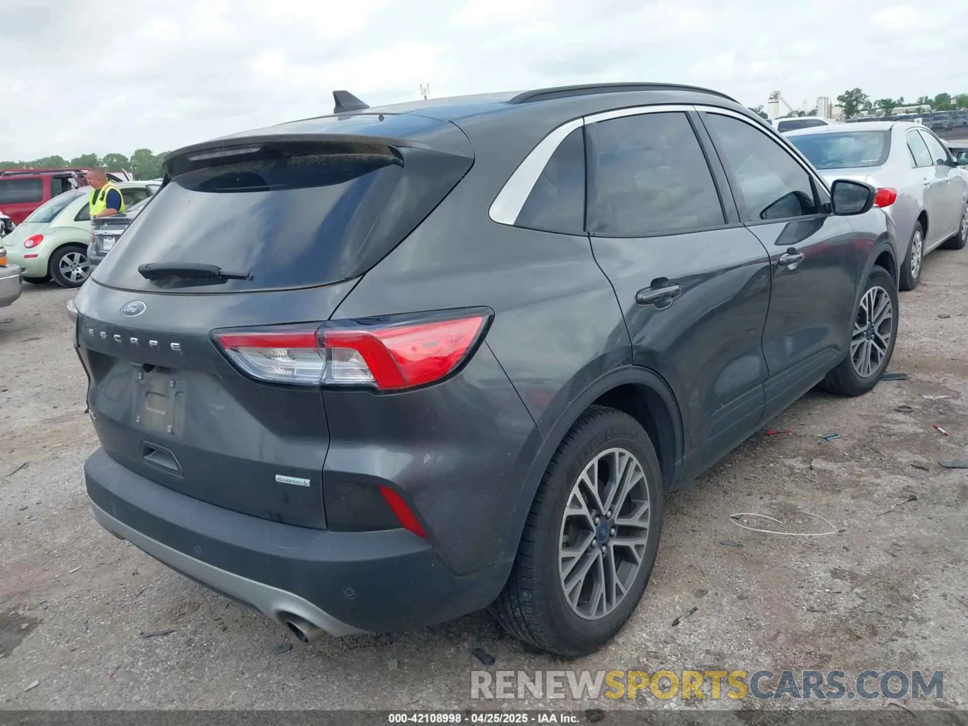 4 fotografías del automóvil dañado 1FMCU0H65LUB65772 FORD ESCAPE 2020