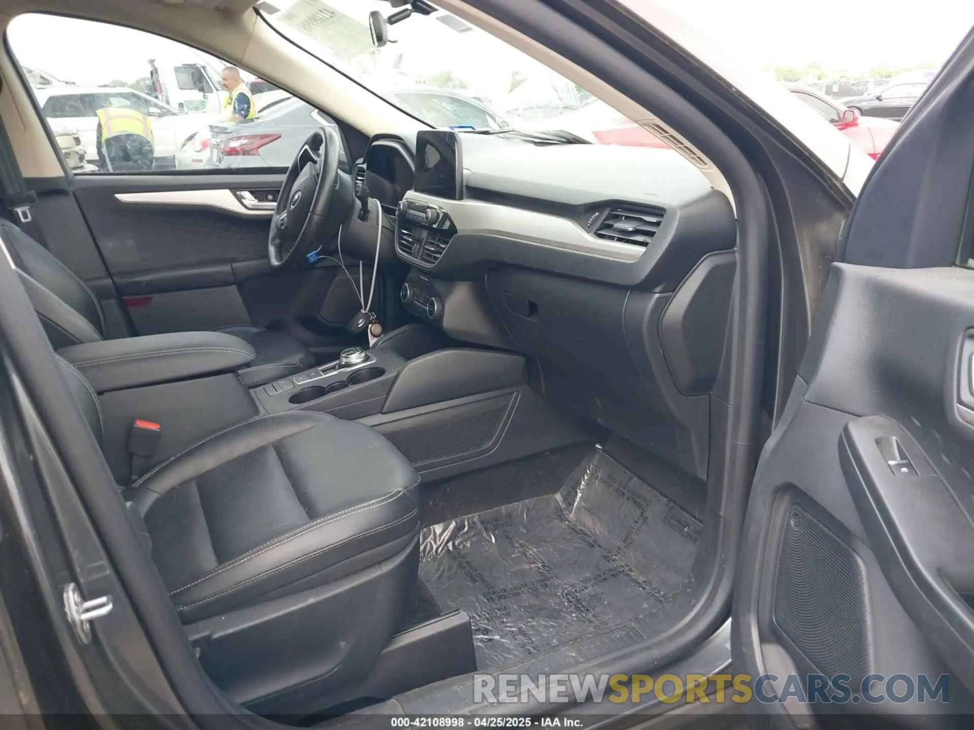 5 fotografías del automóvil dañado 1FMCU0H65LUB65772 FORD ESCAPE 2020