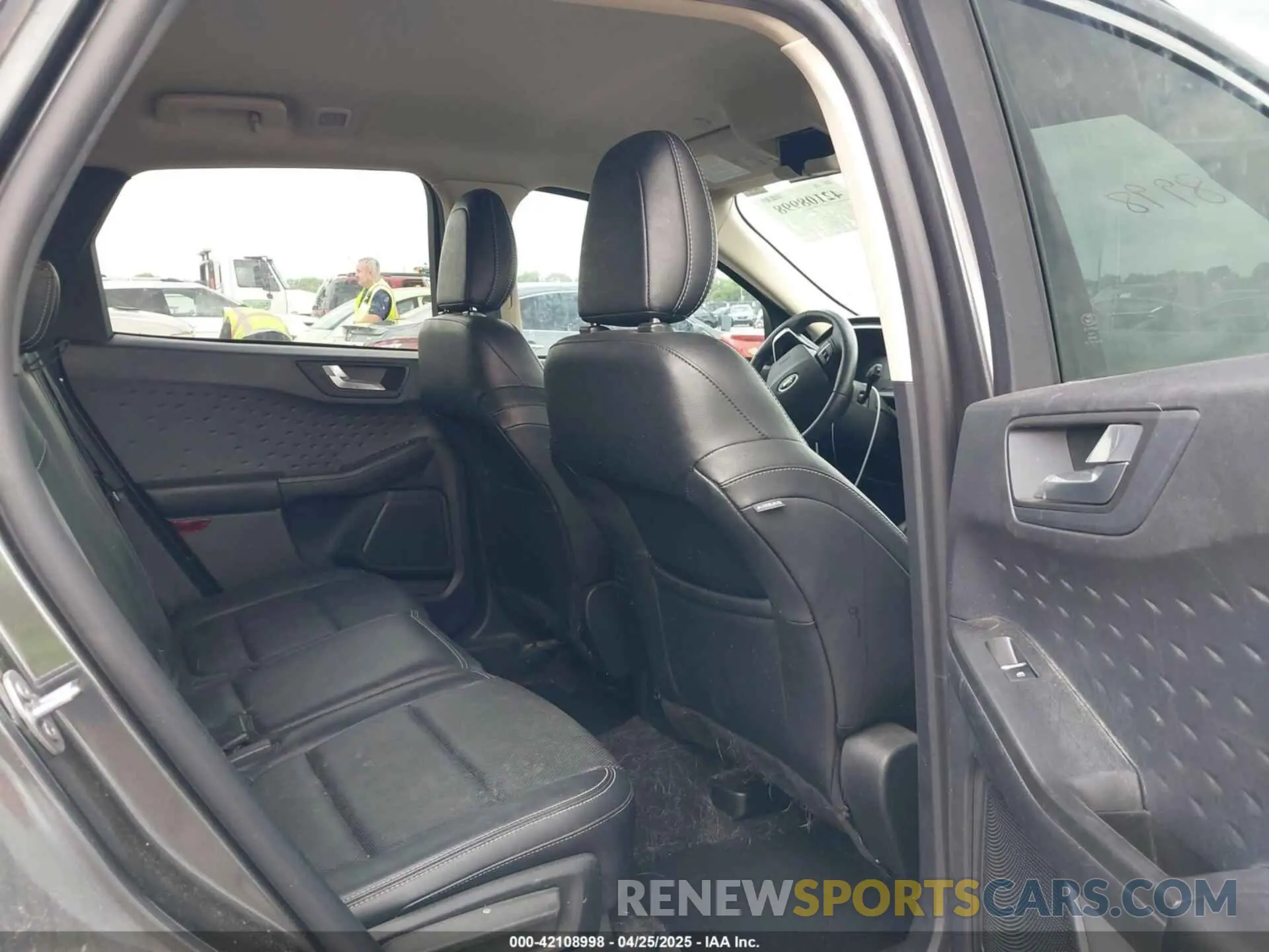 8 fotografías del automóvil dañado 1FMCU0H65LUB65772 FORD ESCAPE 2020