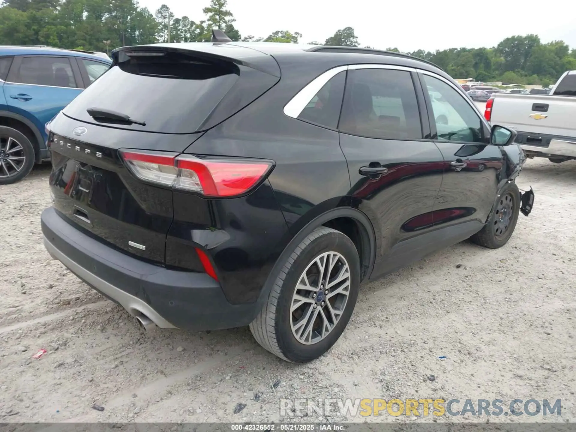 4 fotografías del automóvil dañado 1FMCU0H66LUB10277 FORD ESCAPE 2020
