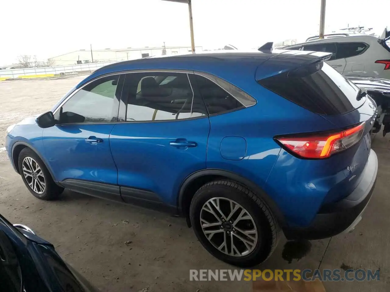 2 fotografías del automóvil dañado 1FMCU0H67LUA40403 FORD ESCAPE 2020