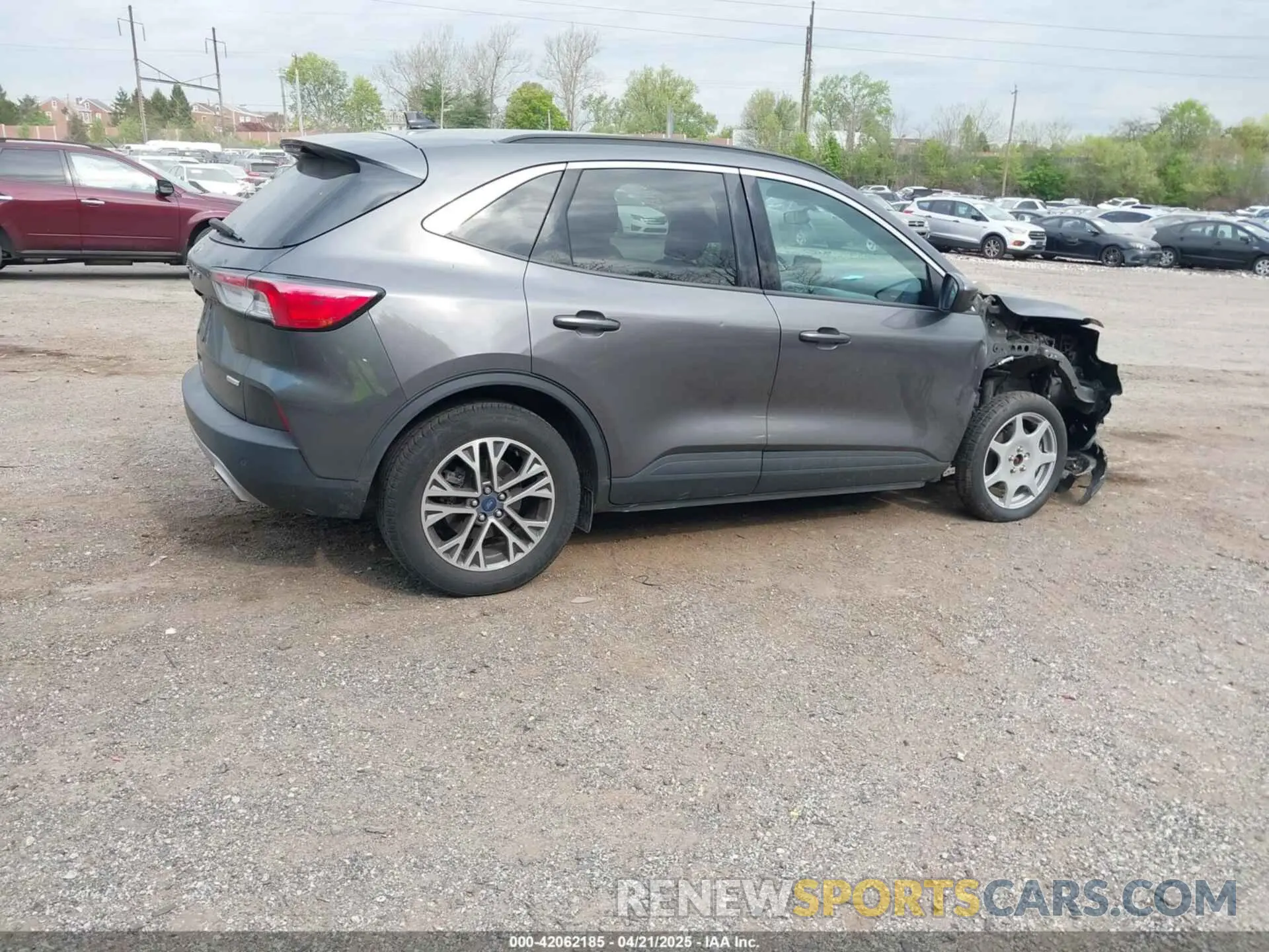 4 fotografías del automóvil dañado 1FMCU0H68LUA61096 FORD ESCAPE 2020