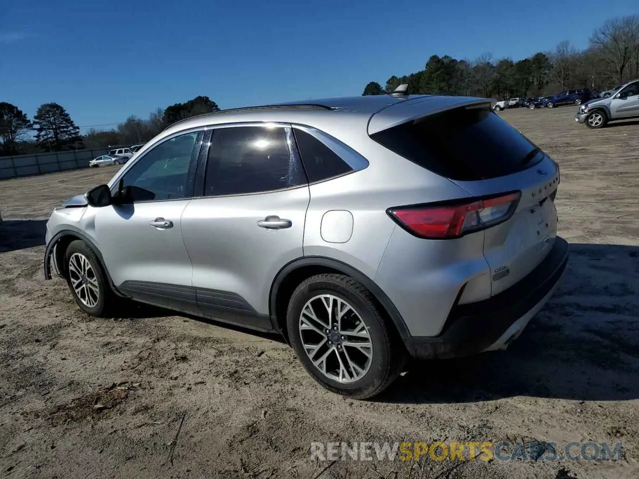 2 fotografías del automóvil dañado 1FMCU0H68LUB10443 FORD ESCAPE 2020