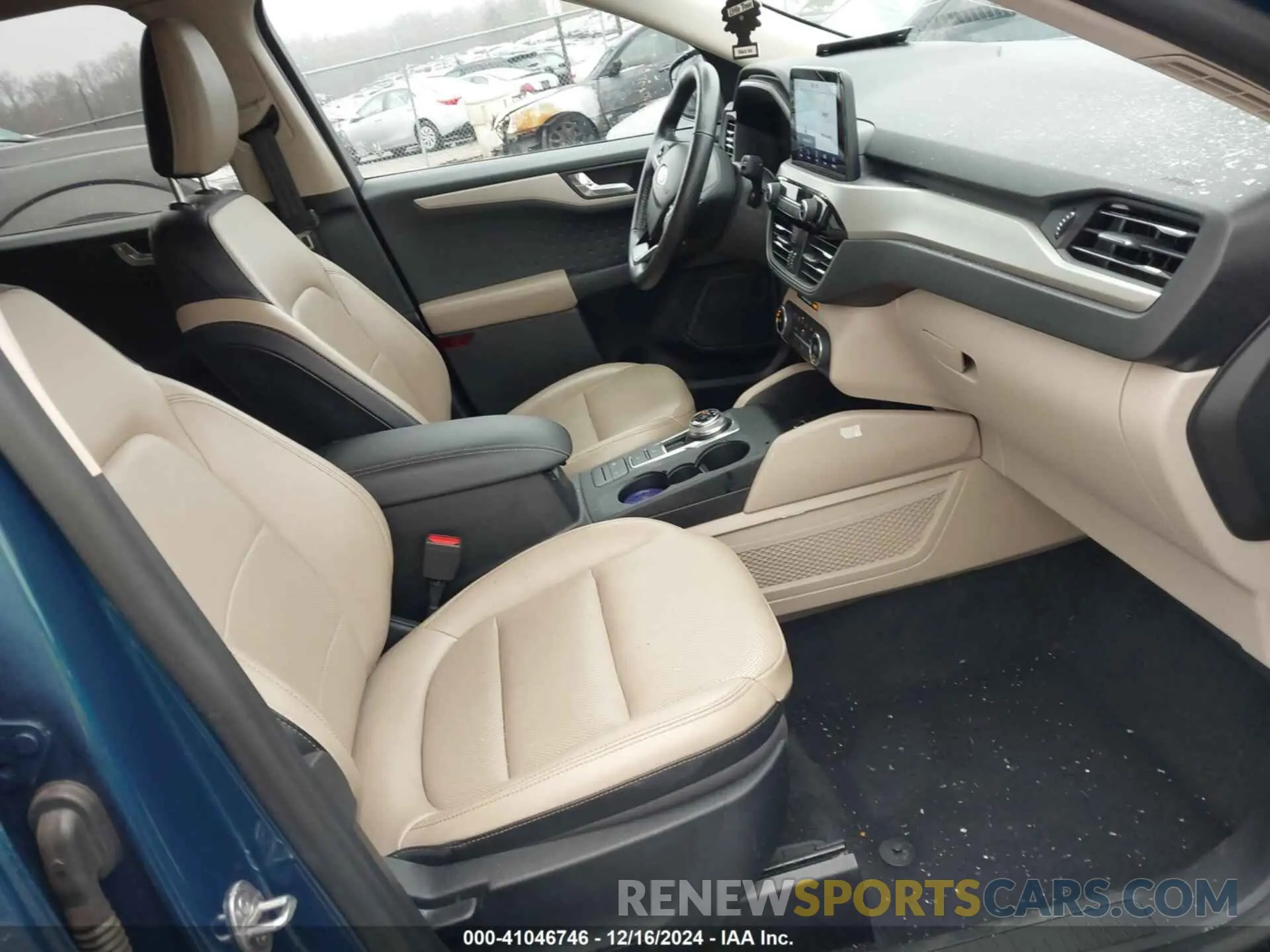 5 fotografías del automóvil dañado 1FMCU0H69LUA82961 FORD ESCAPE 2020
