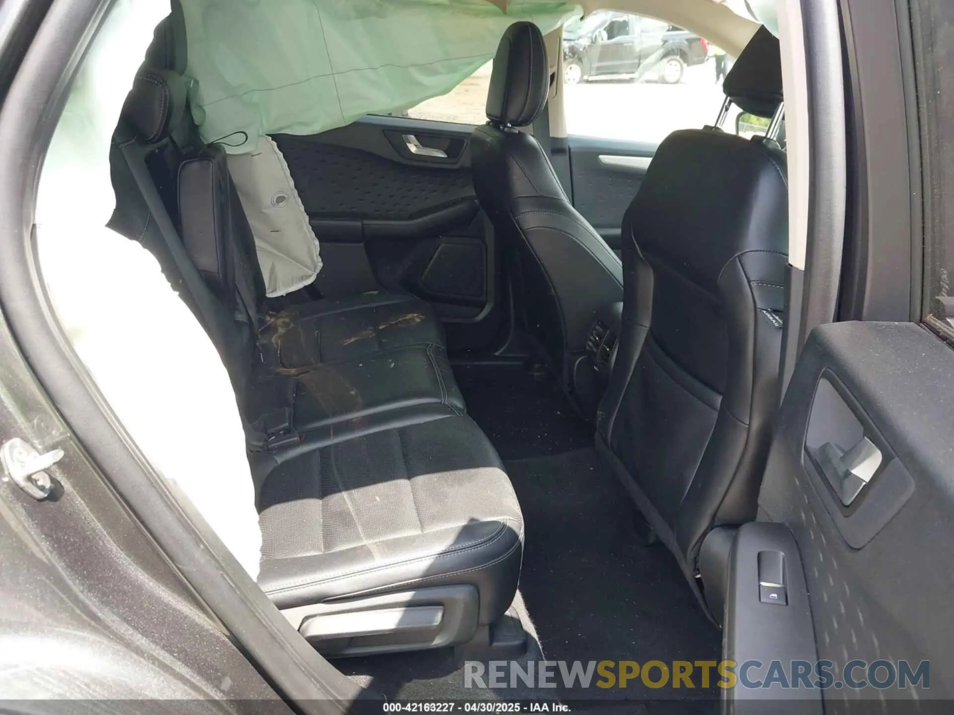 8 fotografías del automóvil dañado 1FMCU0H69LUB18115 FORD ESCAPE 2020