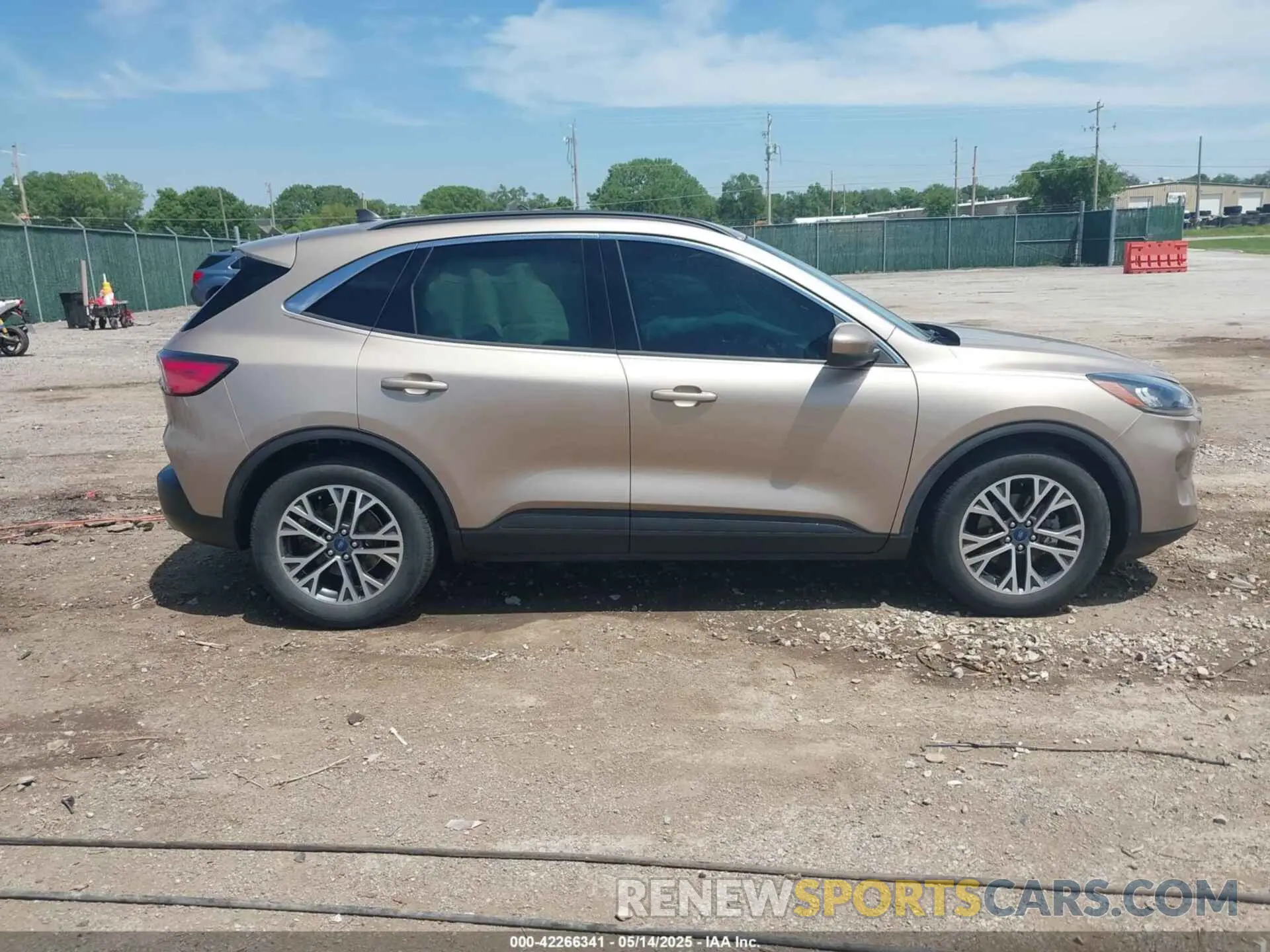 14 fotografías del automóvil dañado 1FMCU0H69LUB23895 FORD ESCAPE 2020