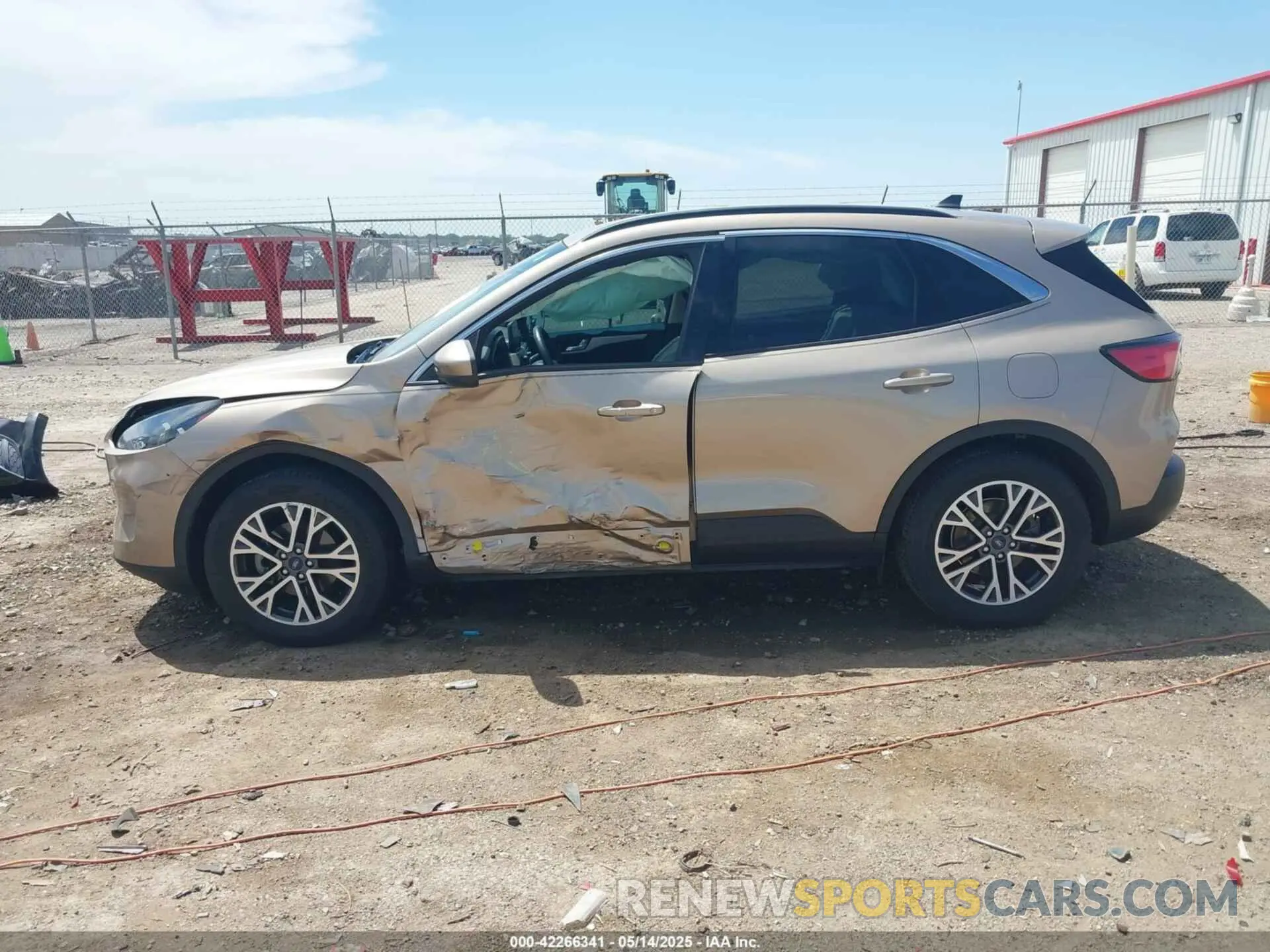 15 fotografías del automóvil dañado 1FMCU0H69LUB23895 FORD ESCAPE 2020