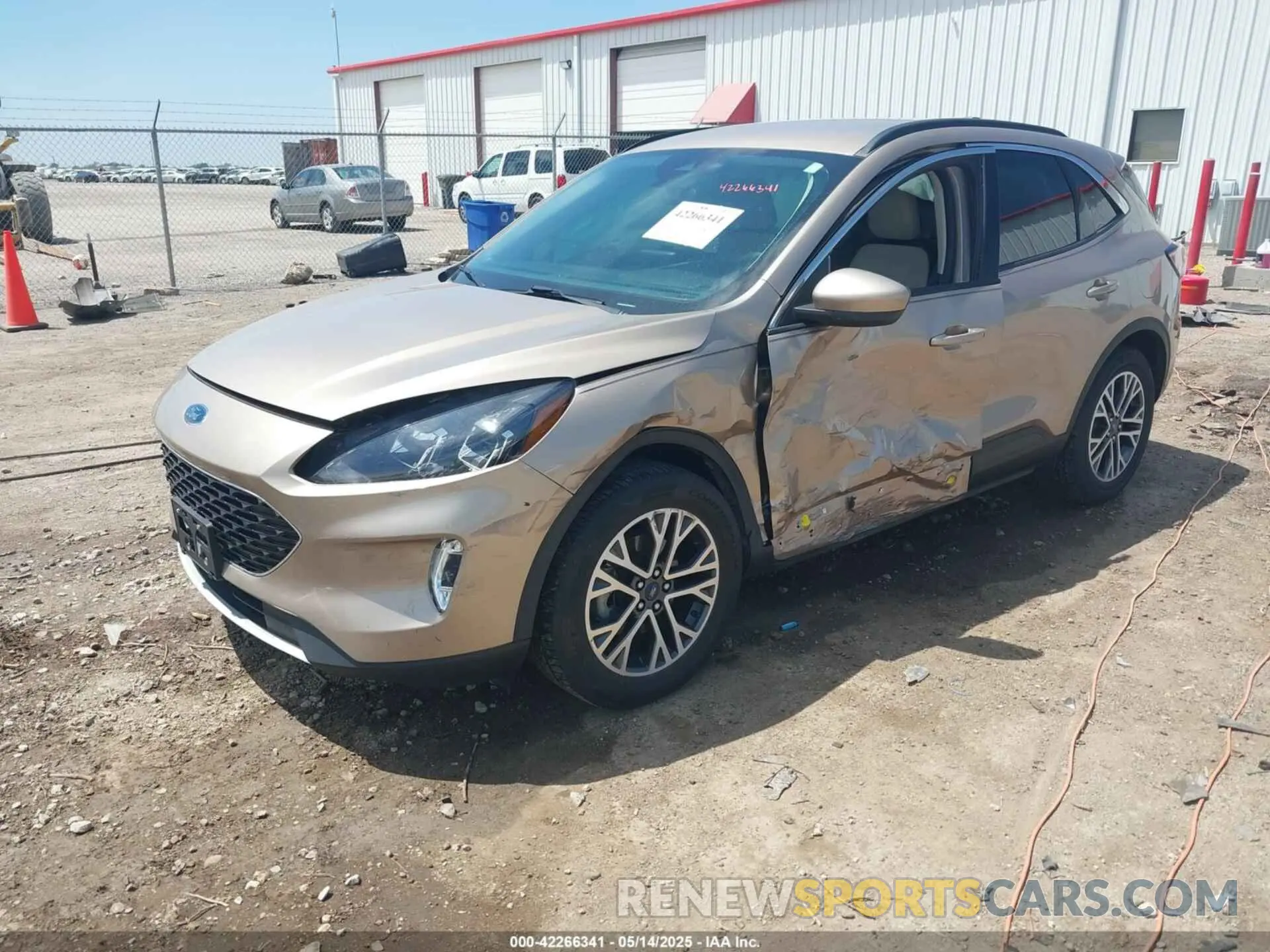 2 fotografías del automóvil dañado 1FMCU0H69LUB23895 FORD ESCAPE 2020