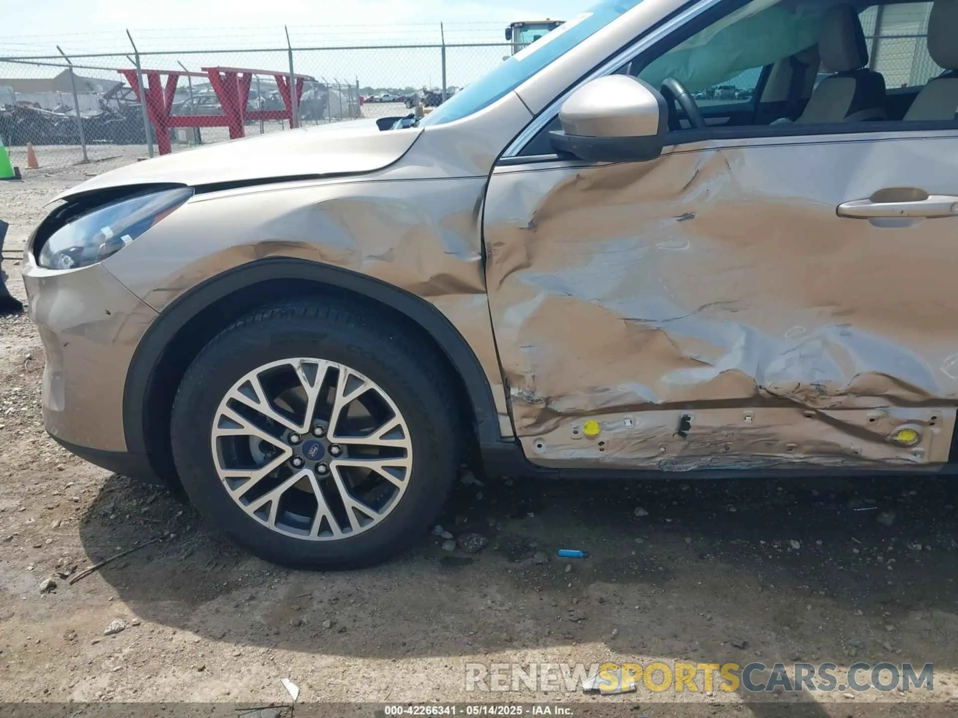 6 fotografías del automóvil dañado 1FMCU0H69LUB23895 FORD ESCAPE 2020
