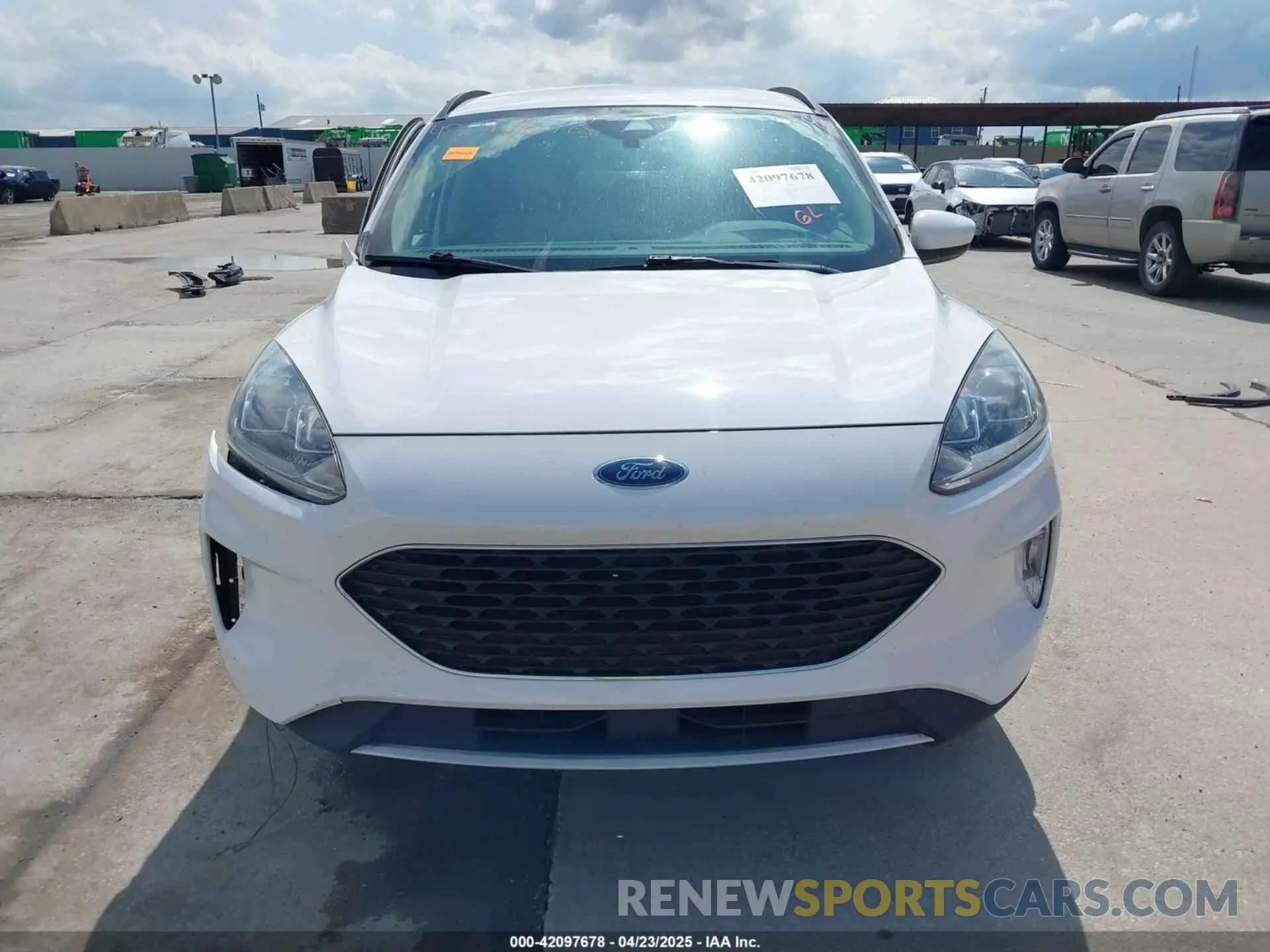 13 fotografías del automóvil dañado 1FMCU0H69LUB75138 FORD ESCAPE 2020