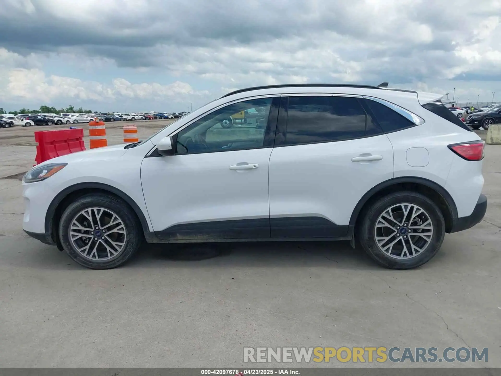15 fotografías del automóvil dañado 1FMCU0H69LUB75138 FORD ESCAPE 2020