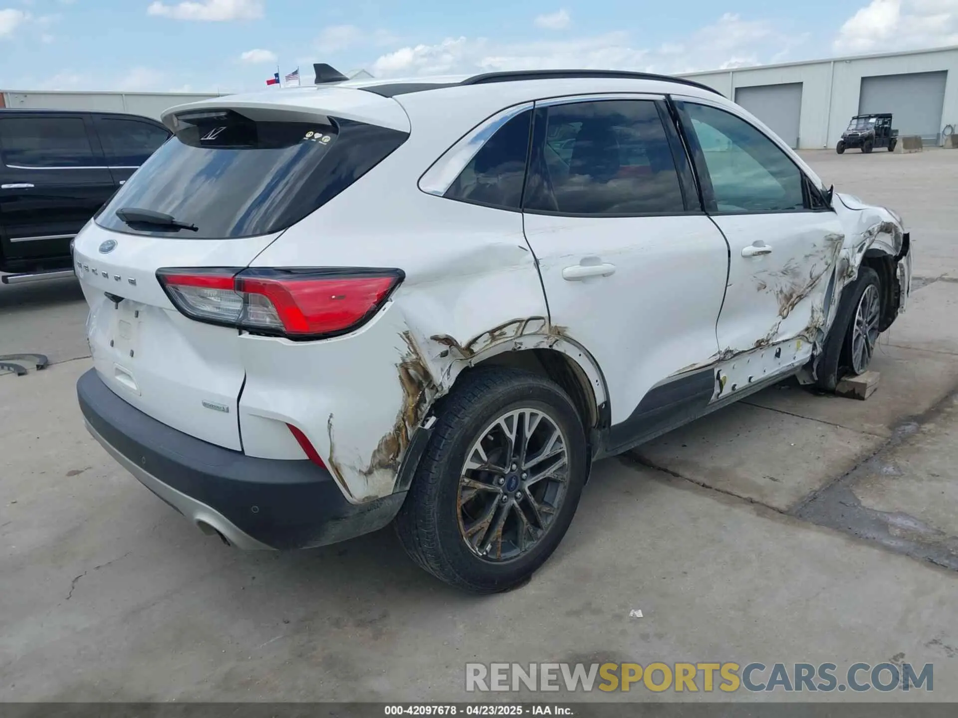4 fotografías del automóvil dañado 1FMCU0H69LUB75138 FORD ESCAPE 2020