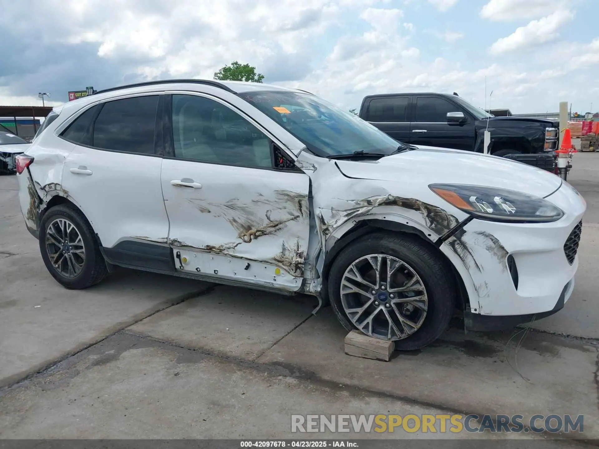 6 fotografías del automóvil dañado 1FMCU0H69LUB75138 FORD ESCAPE 2020