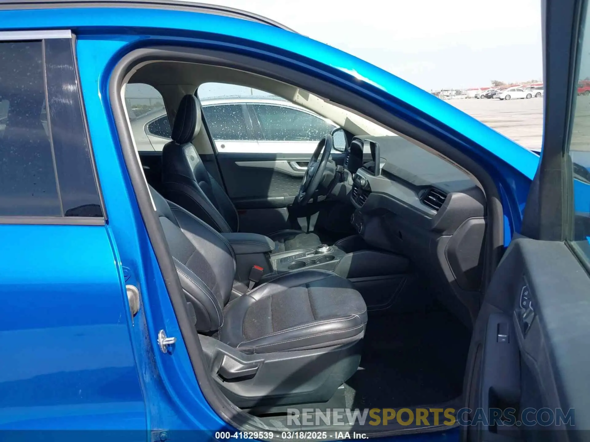 5 fotografías del automóvil dañado 1FMCU0H6XLUB08550 FORD ESCAPE 2020
