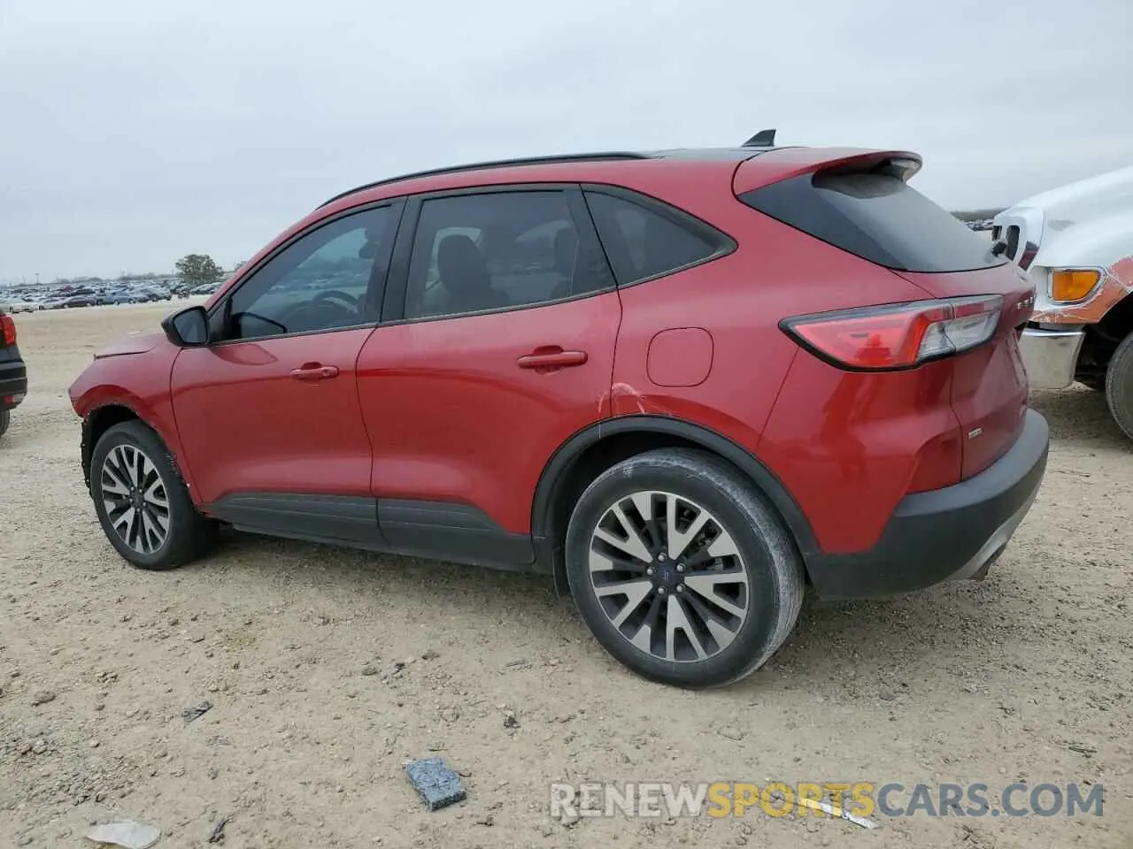 2 fotografías del automóvil dañado 1FMCU9BZ8LUC28886 FORD ESCAPE 2020