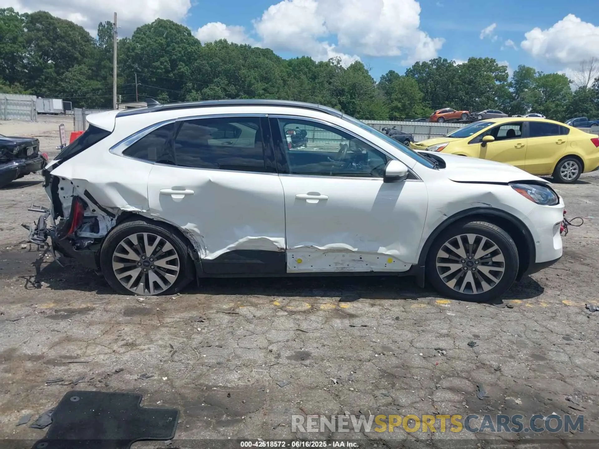 12 fotografías del automóvil dañado 1FMCU9DZ7LUB56124 FORD ESCAPE 2020