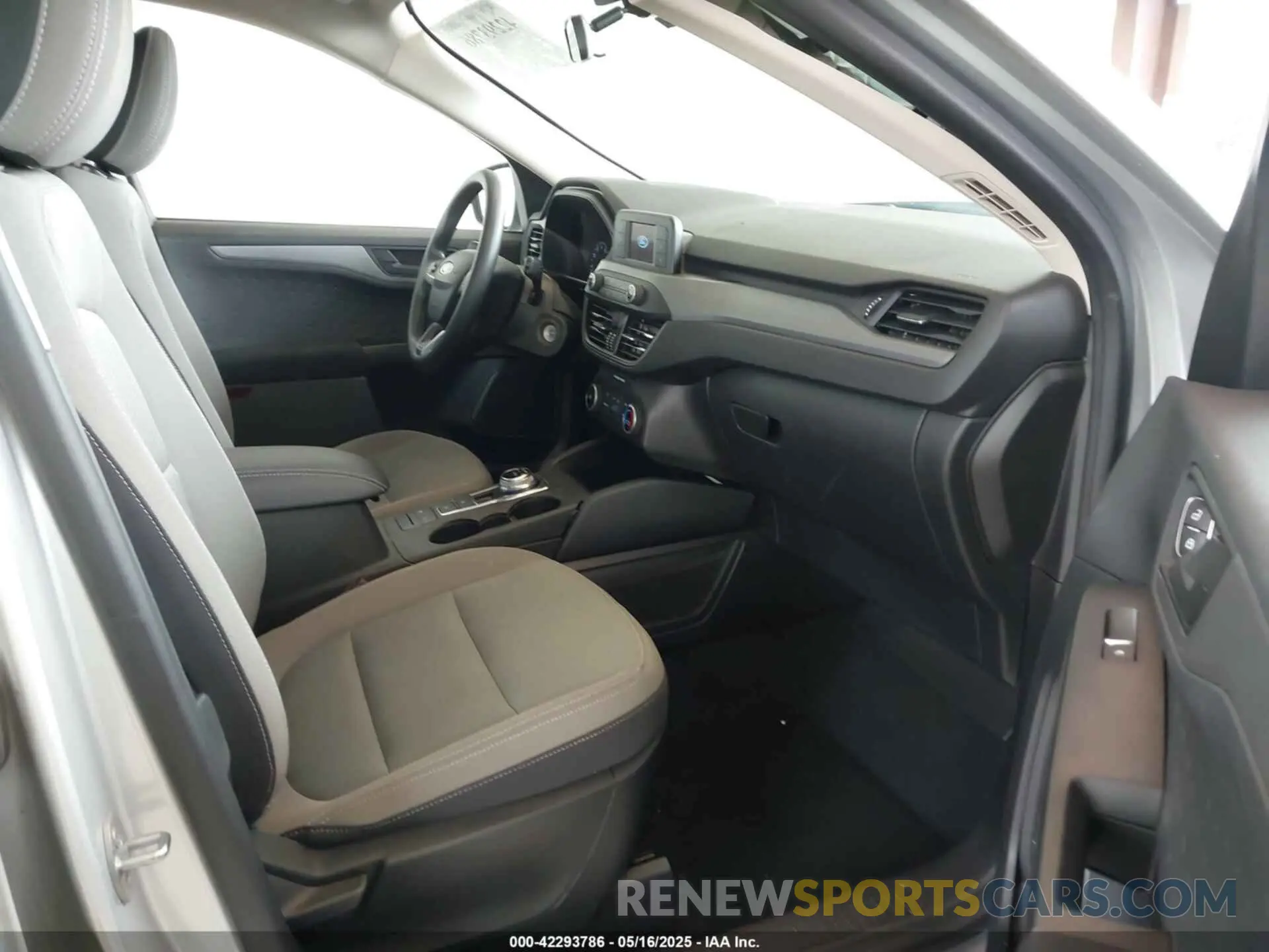 5 fotografías del automóvil dañado 1FMCU9F60LUC58447 FORD ESCAPE 2020