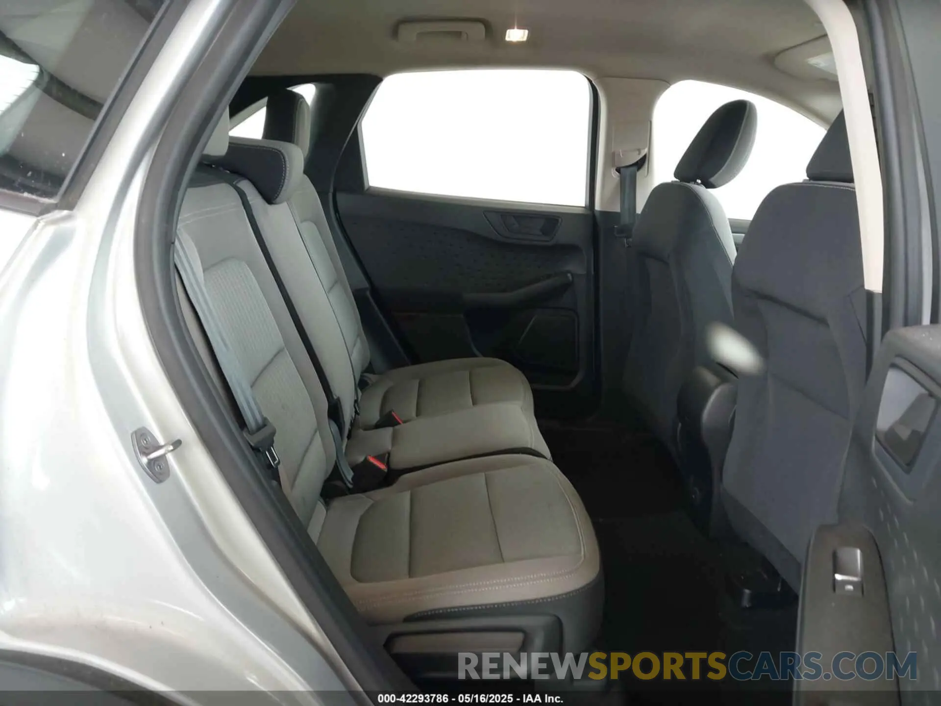 8 fotografías del automóvil dañado 1FMCU9F60LUC58447 FORD ESCAPE 2020