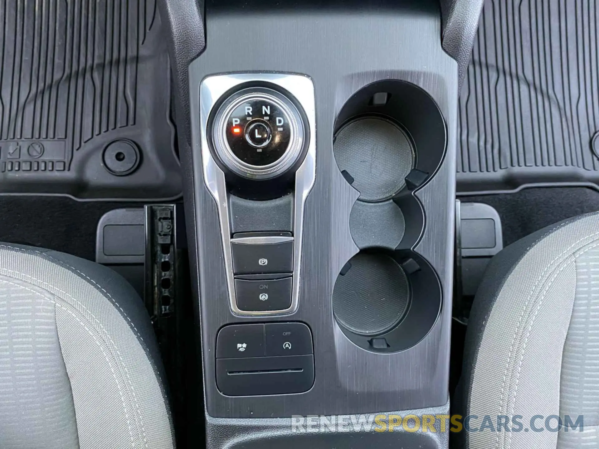 17 fotografías del automóvil dañado 1FMCU9F63LUA38137 FORD ESCAPE 2020