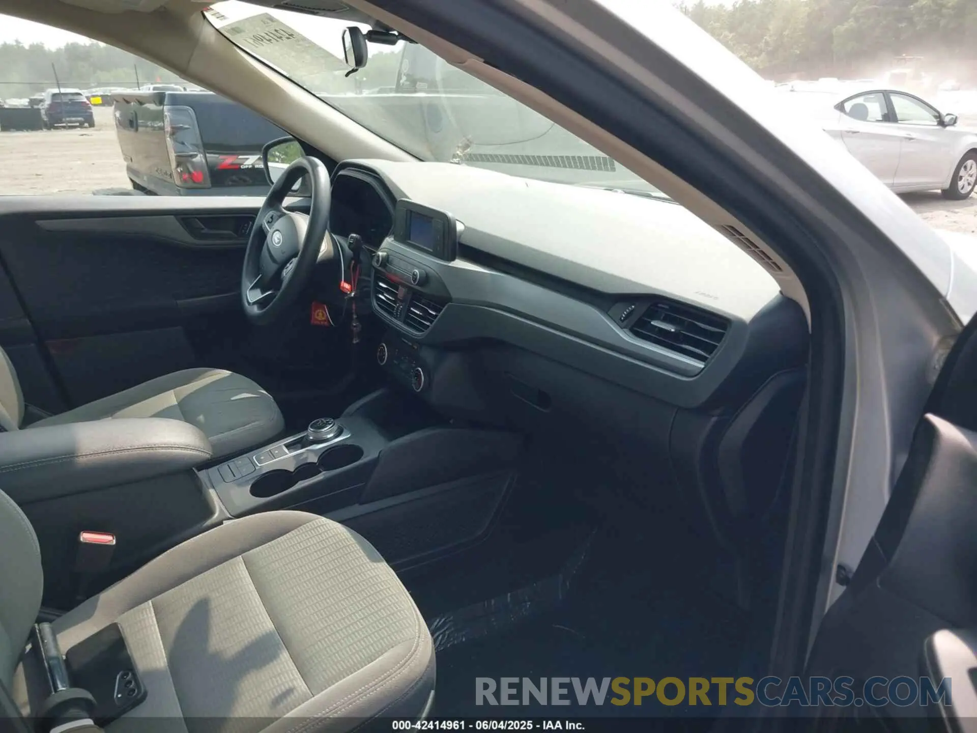 5 fotografías del automóvil dañado 1FMCU9F66LUA60875 FORD ESCAPE 2020
