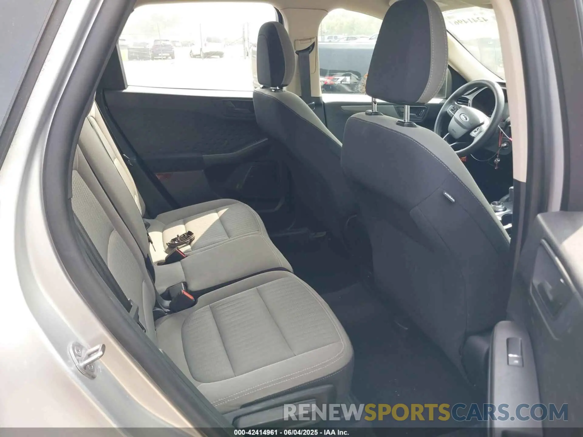 8 fotografías del automóvil dañado 1FMCU9F66LUA60875 FORD ESCAPE 2020