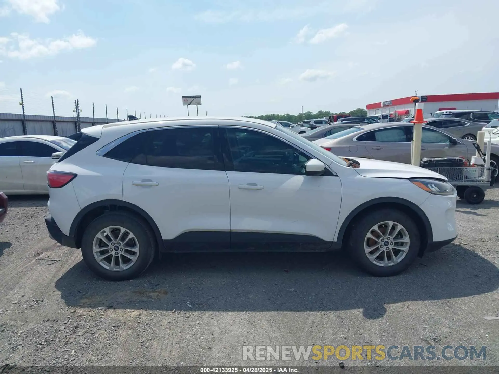 13 fotografías del automóvil dañado 1FMCU9G60LUA23335 FORD ESCAPE 2020