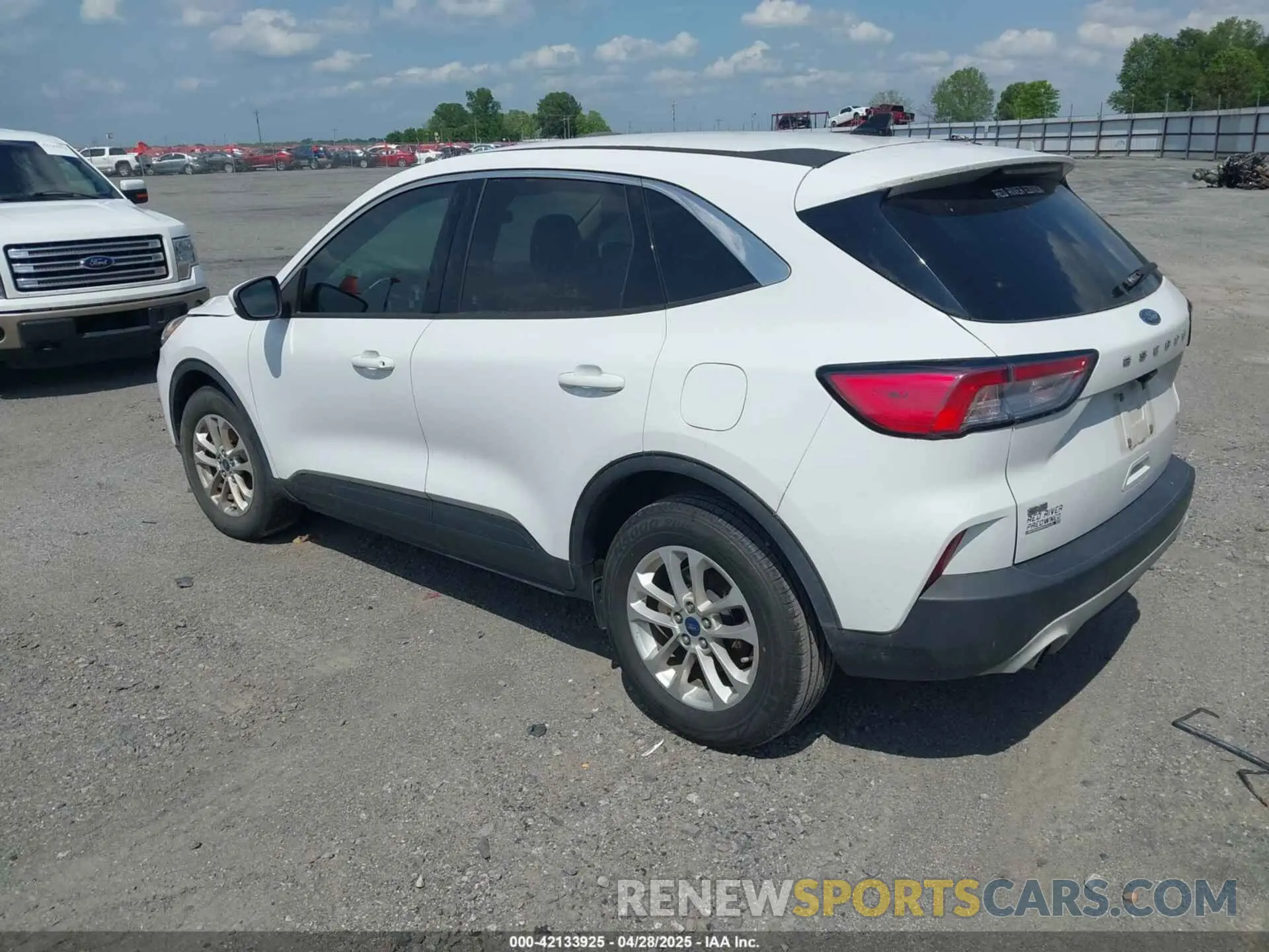 3 fotografías del automóvil dañado 1FMCU9G60LUA23335 FORD ESCAPE 2020