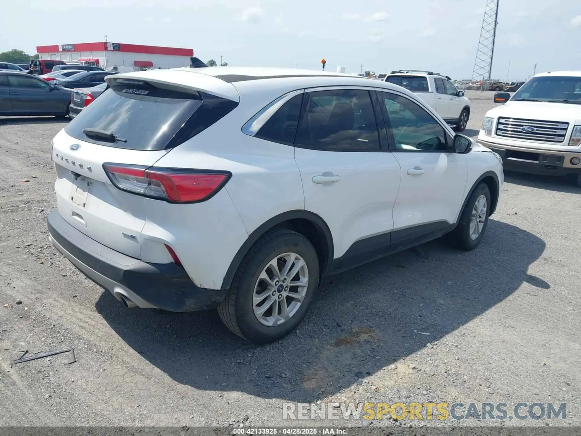 4 fotografías del automóvil dañado 1FMCU9G60LUA23335 FORD ESCAPE 2020