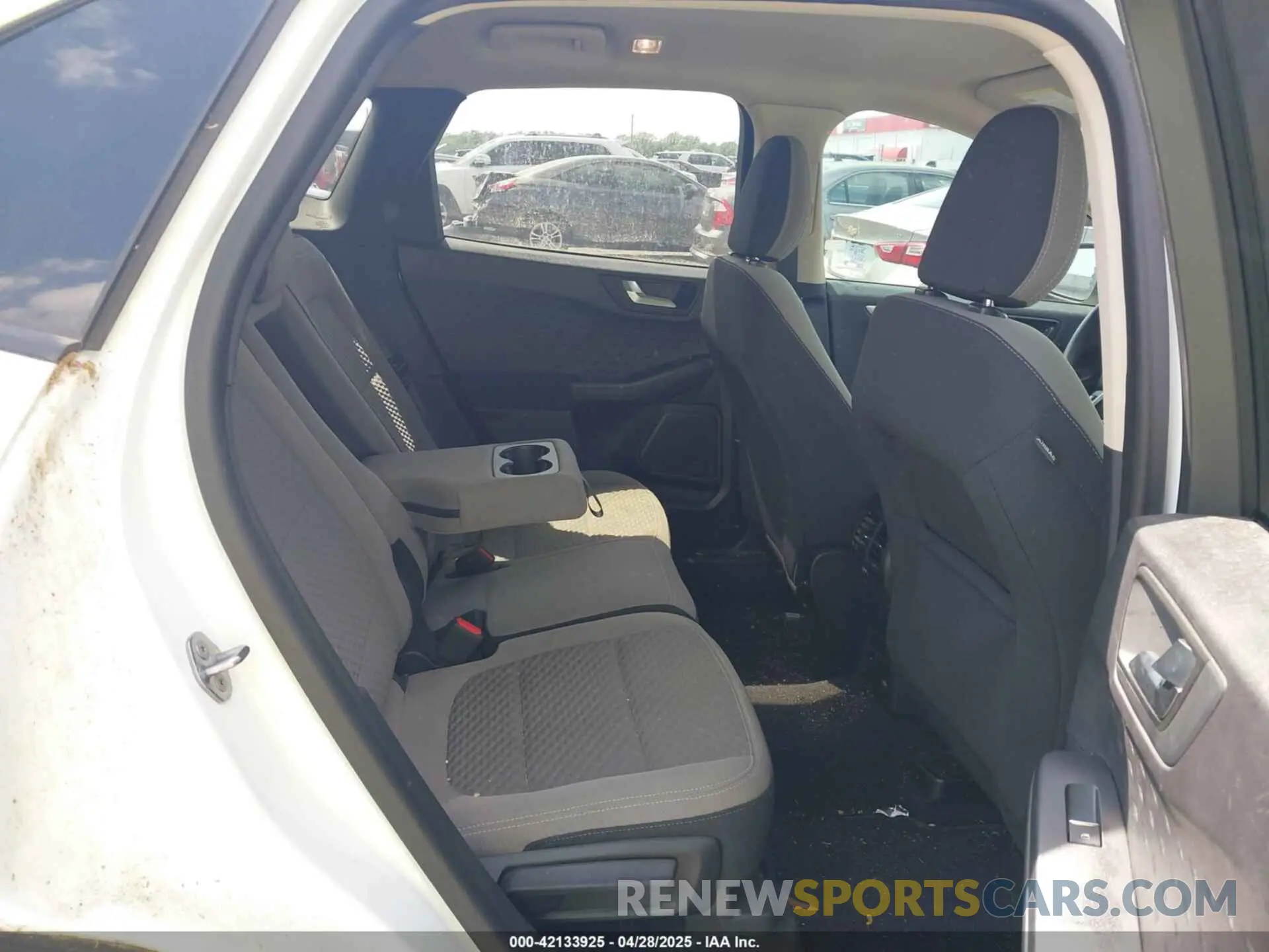 8 fotografías del automóvil dañado 1FMCU9G60LUA23335 FORD ESCAPE 2020