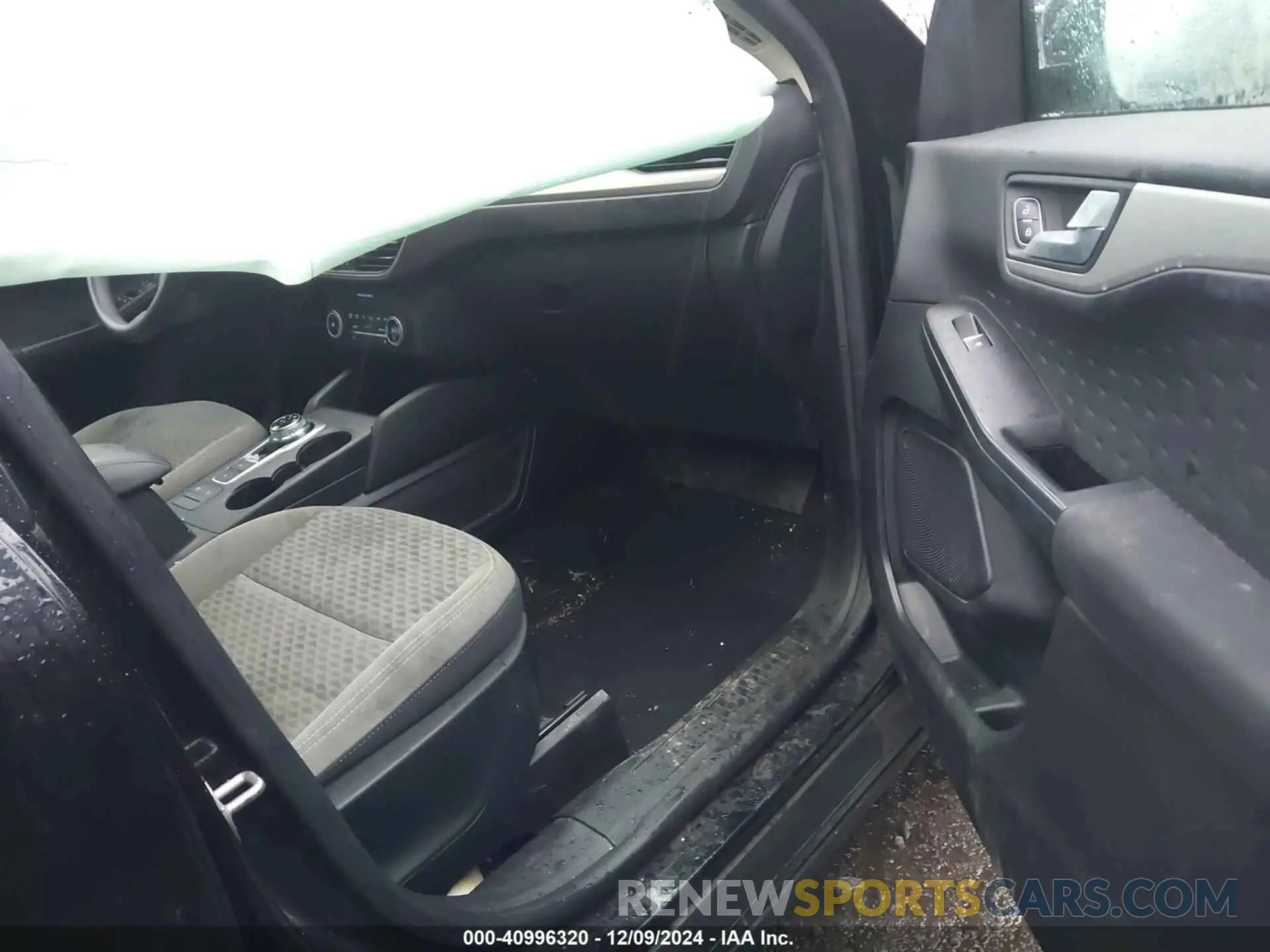 5 fotografías del automóvil dañado 1FMCU9G60LUA97399 FORD ESCAPE 2020