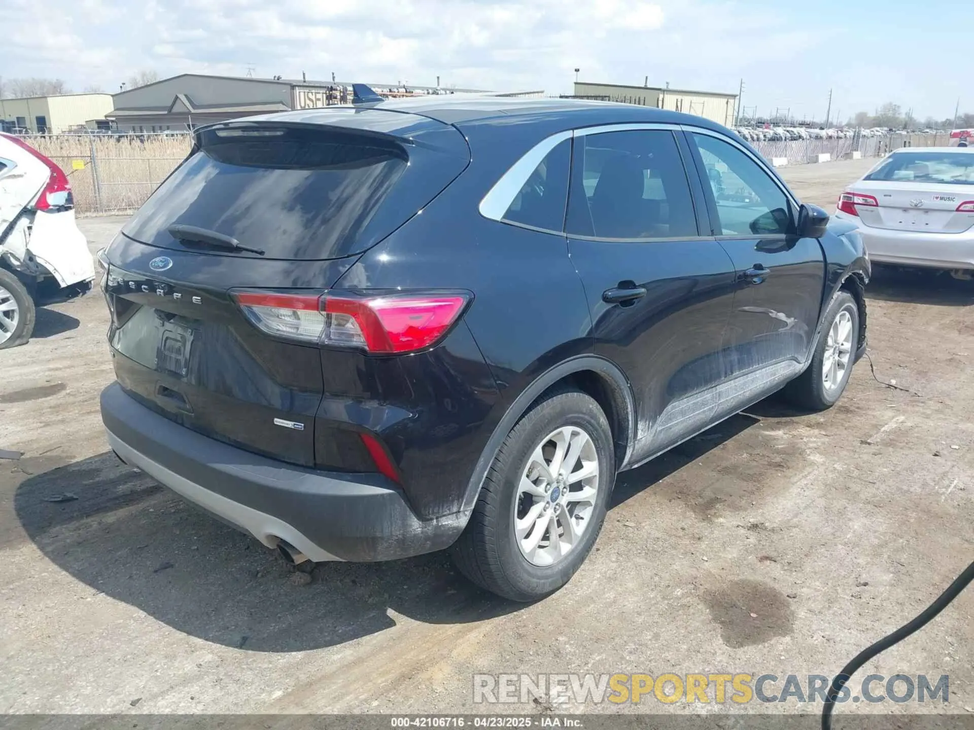 4 fotografías del automóvil dañado 1FMCU9G61LUA09783 FORD ESCAPE 2020