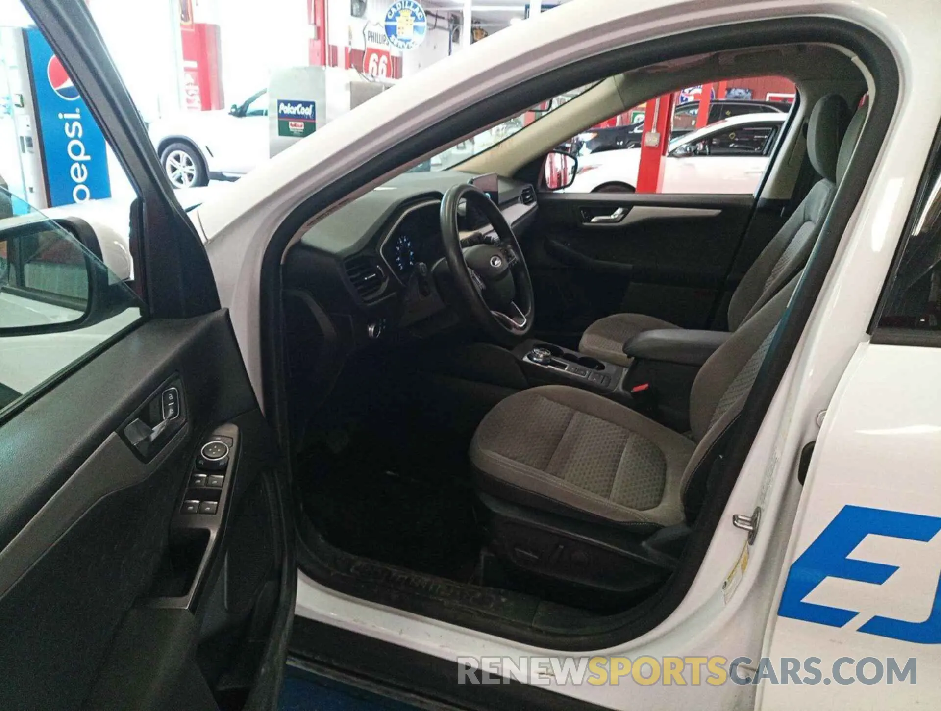8 fotografías del automóvil dañado 1FMCU9G61LUB84020 FORD ESCAPE 2020
