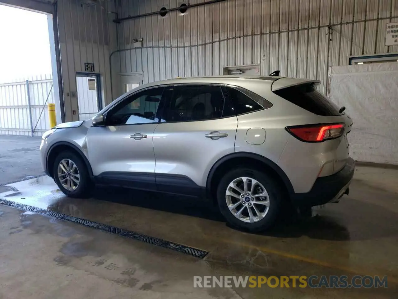 2 fotografías del automóvil dañado 1FMCU9G62LUA94715 FORD ESCAPE 2020