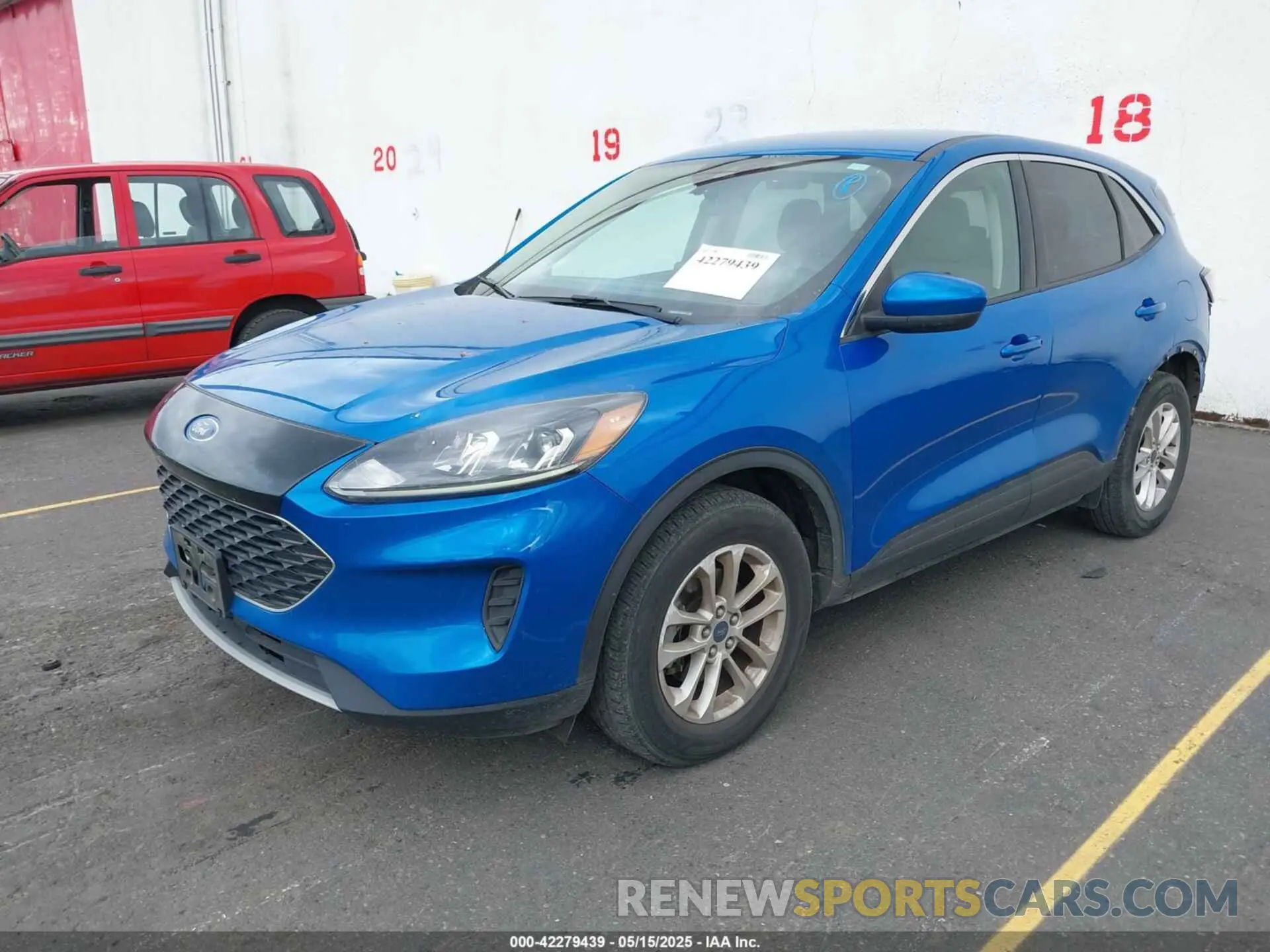 2 fotografías del automóvil dañado 1FMCU9G62LUB06927 FORD ESCAPE 2020