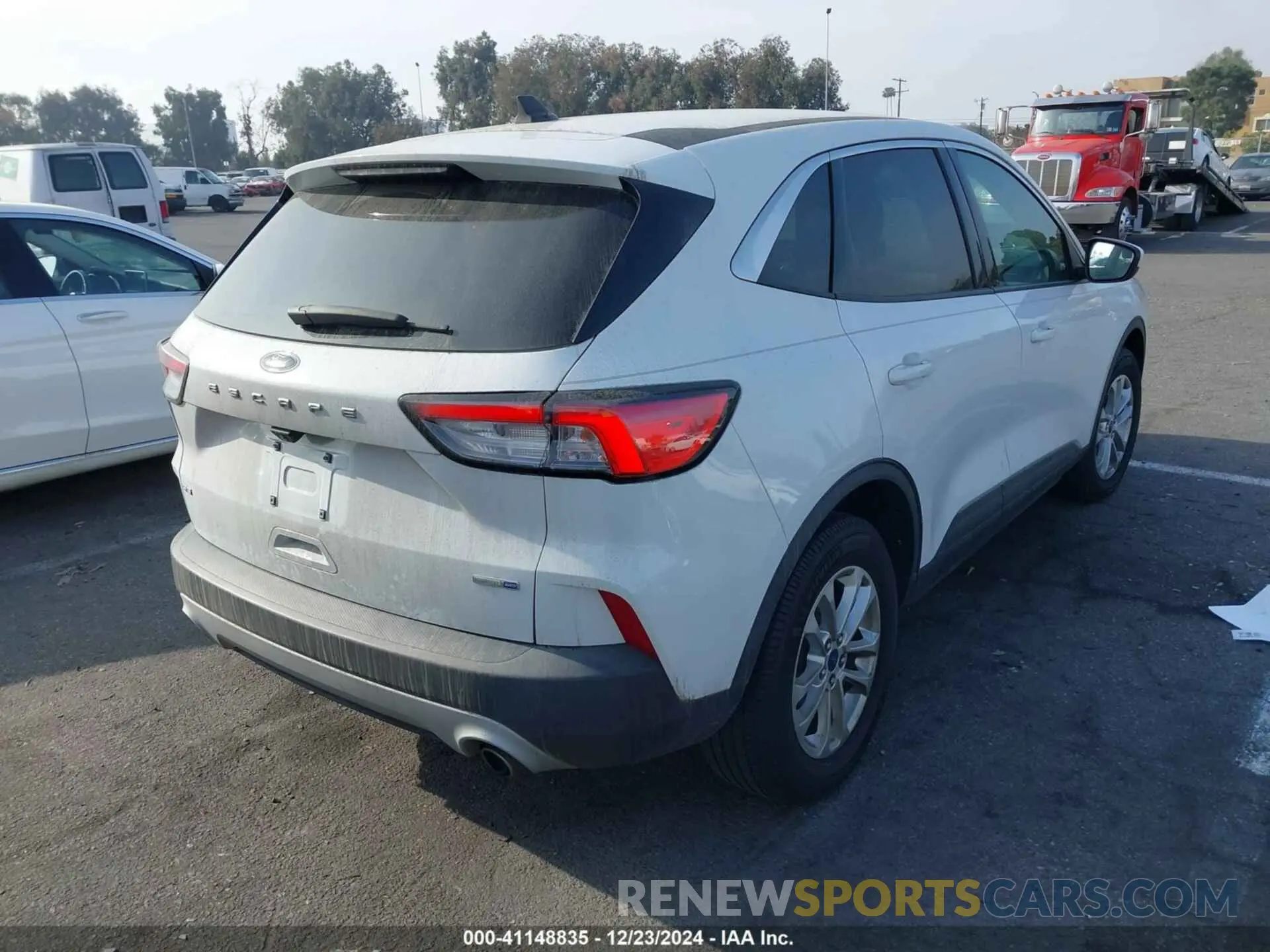 4 fotografías del automóvil dañado 1FMCU9G62LUB72944 FORD ESCAPE 2020