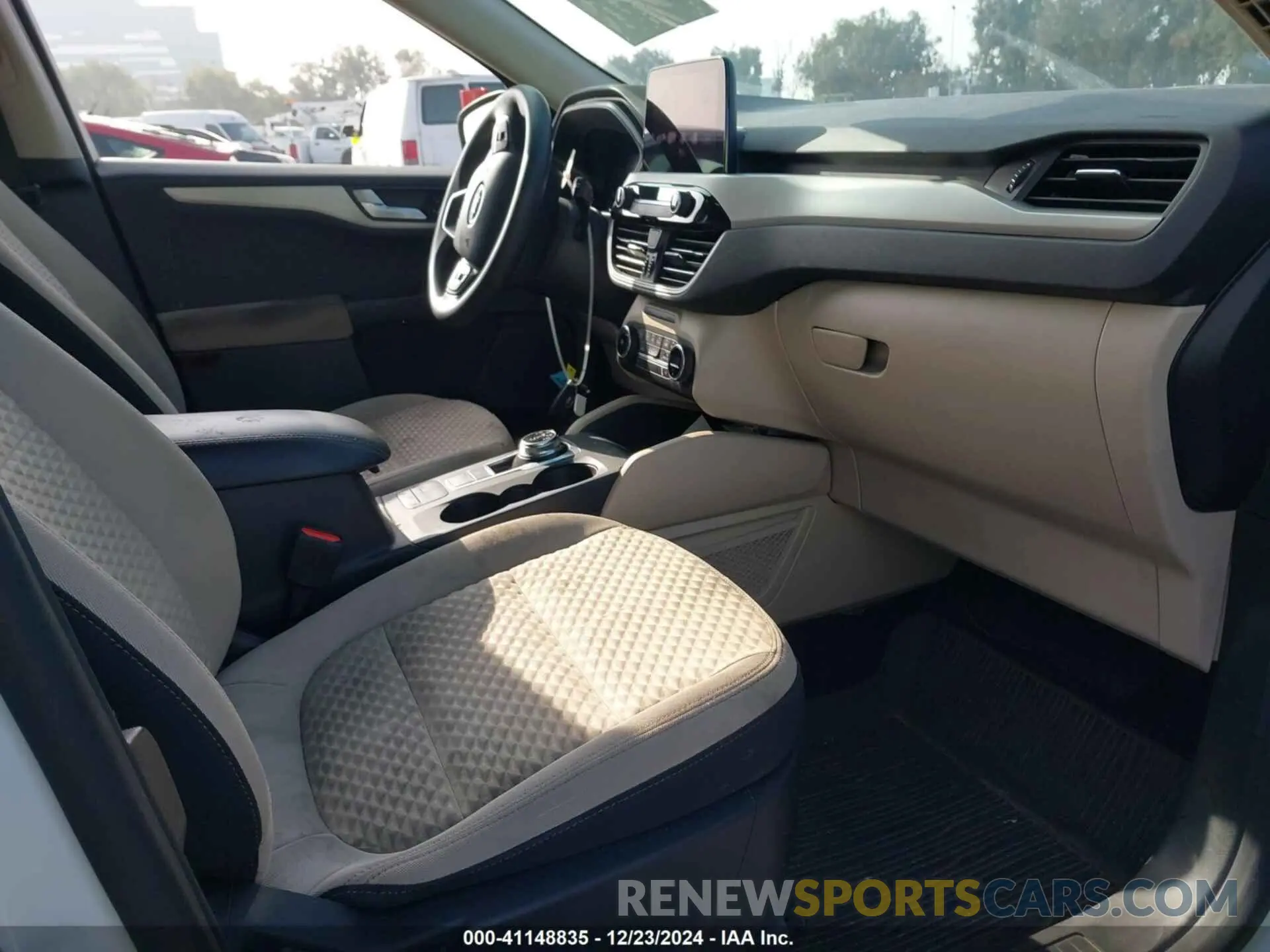 5 fotografías del automóvil dañado 1FMCU9G62LUB72944 FORD ESCAPE 2020