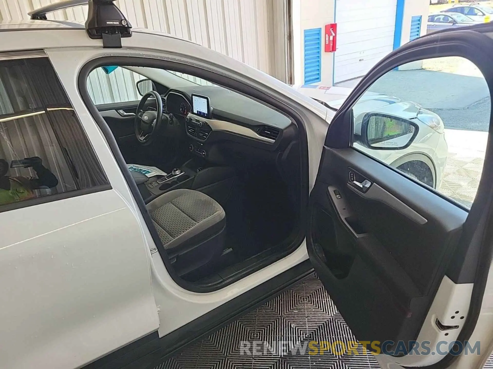 5 fotografías del automóvil dañado 1FMCU9G63LUB81331 FORD ESCAPE 2020